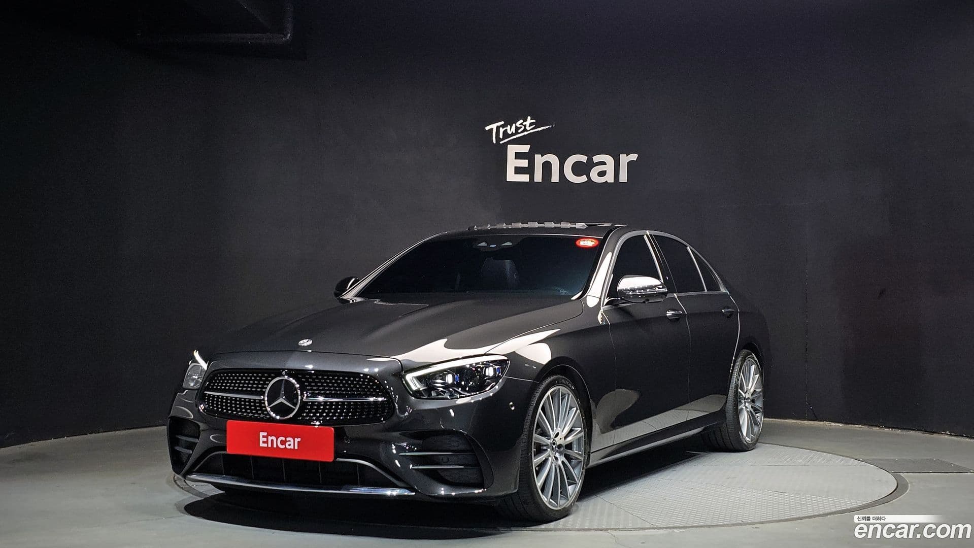 Main__Slider__Photo:E-Class Mercedes-Benz 2022.7-0