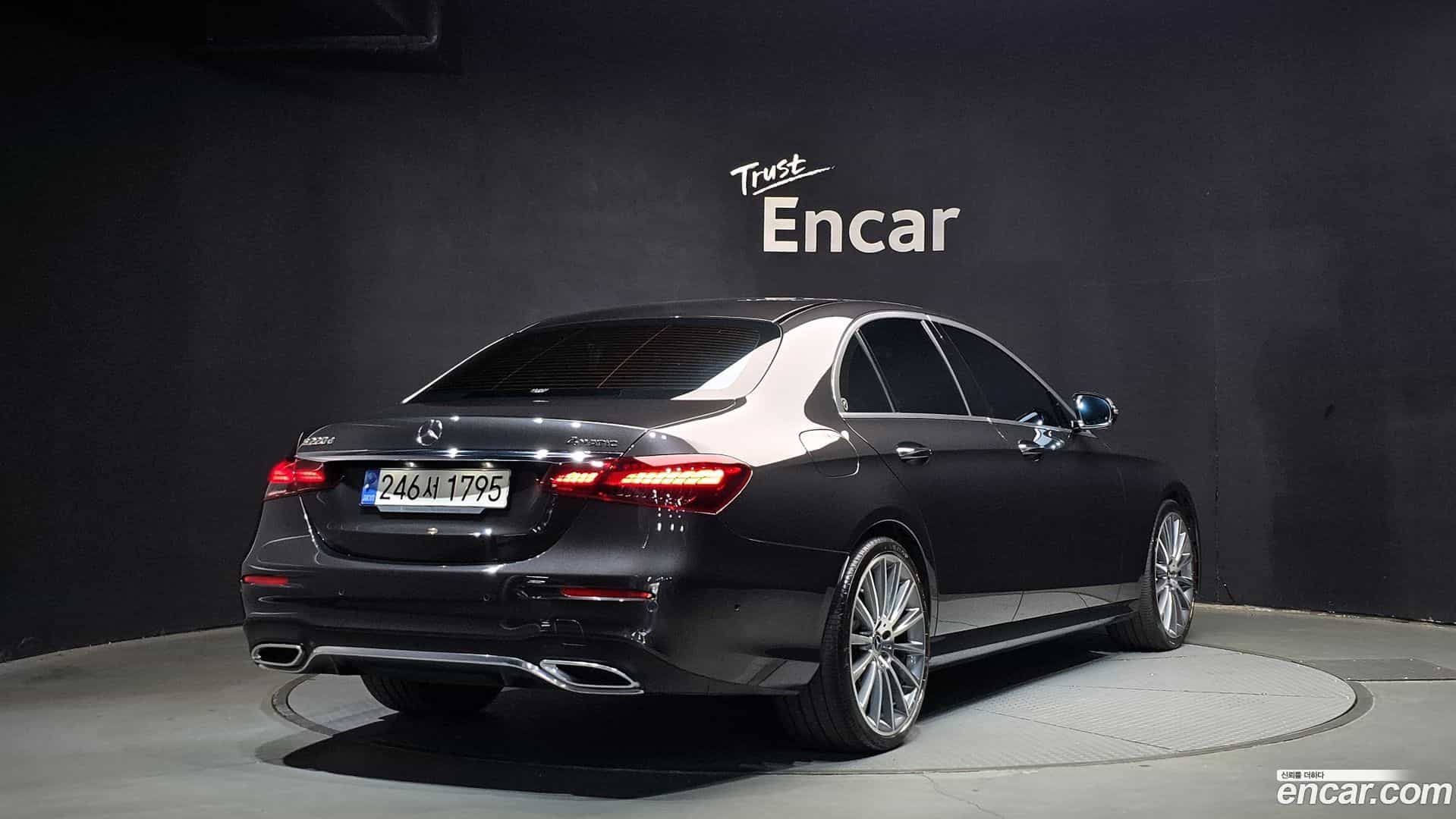 E-Class Mercedes-Benz 2022.7-OUTER-2