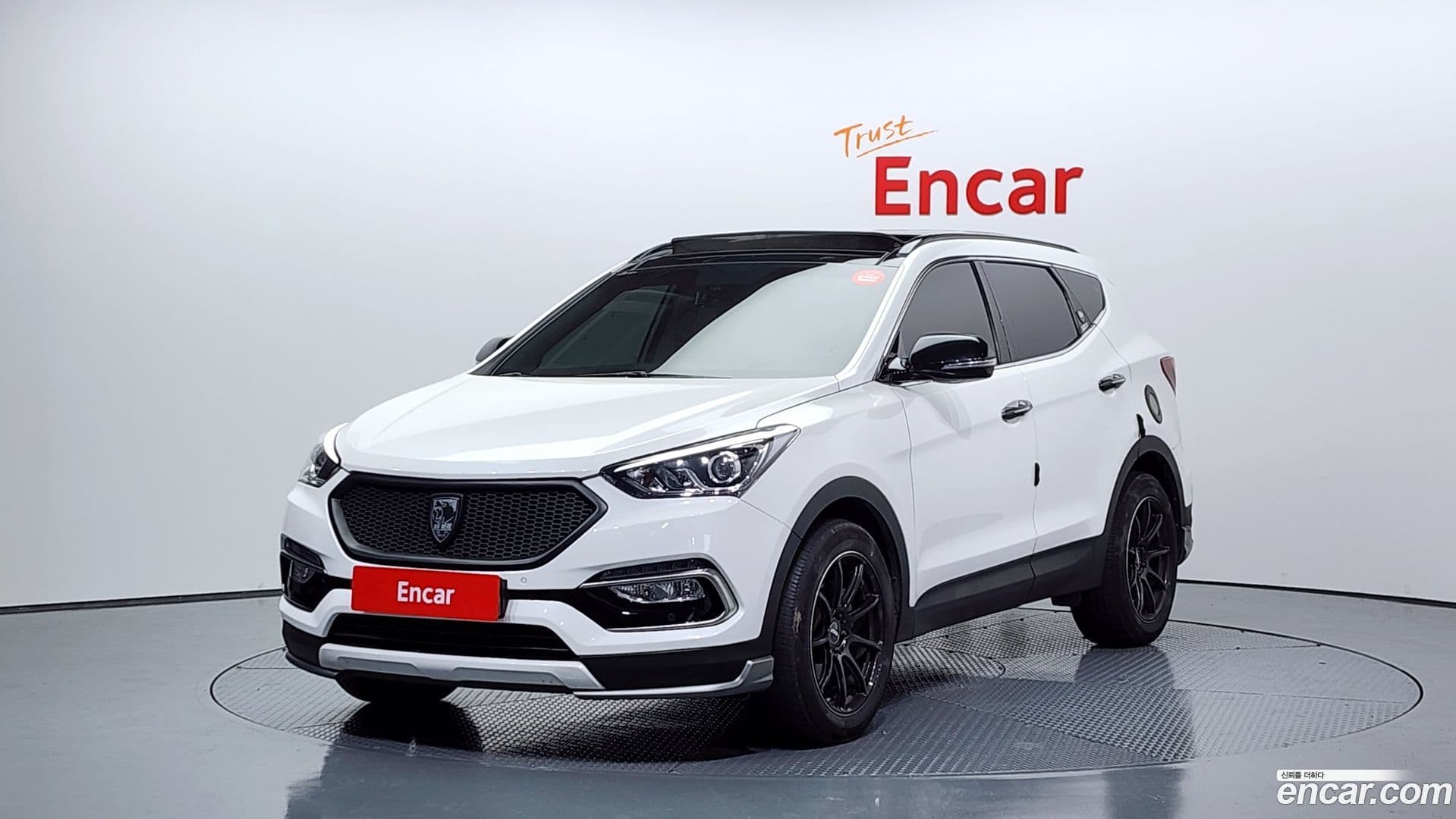 Main__Slider__Photo:Santafe Hyundai 2016.0-0
