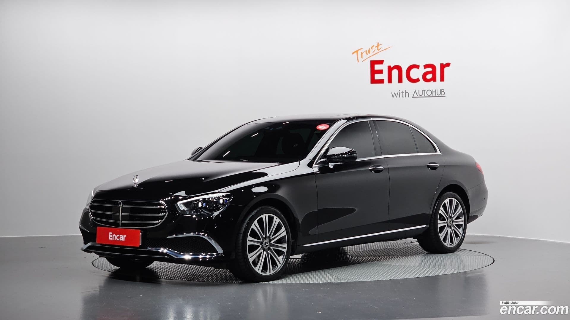 Main__Slider__Photo:E-Class Mercedes-Benz 2022.9-0