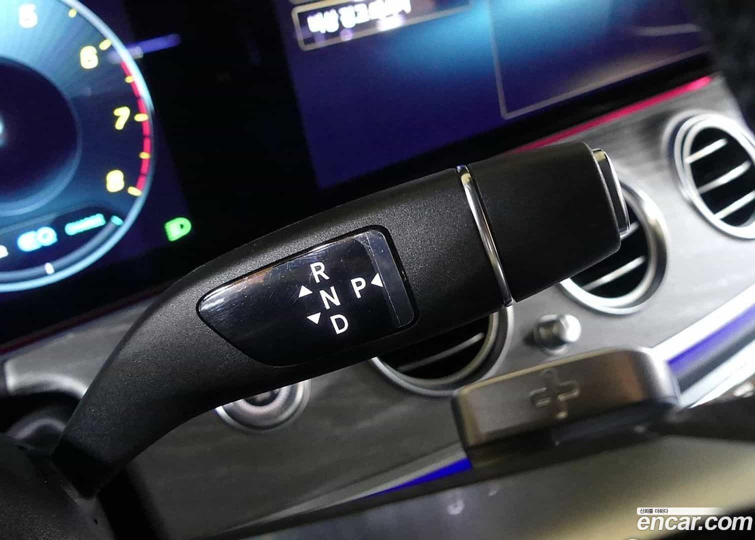 E-Class Mercedes-Benz 2022.9-INNER-9