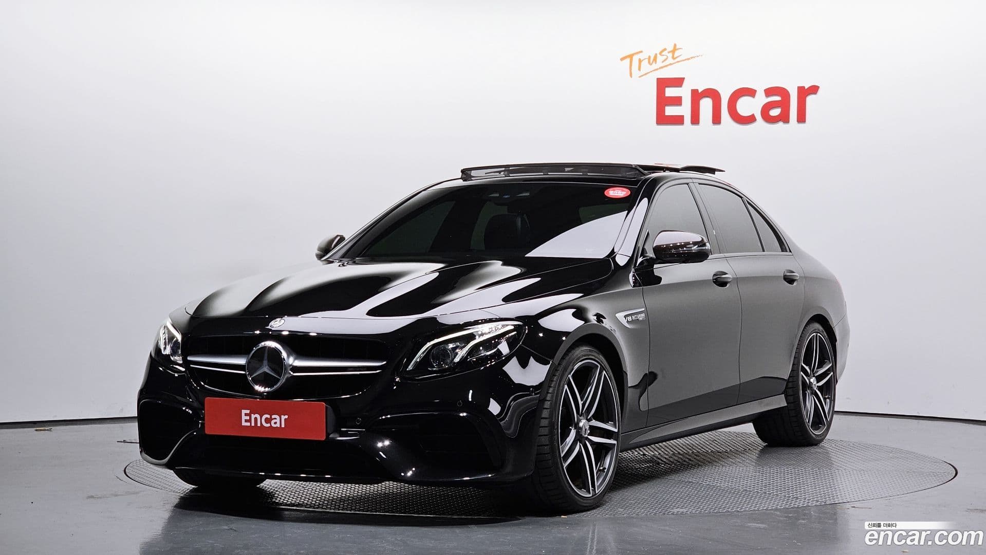 Main__Slider__Photo:E-Class Mercedes-Benz 2019.11-0