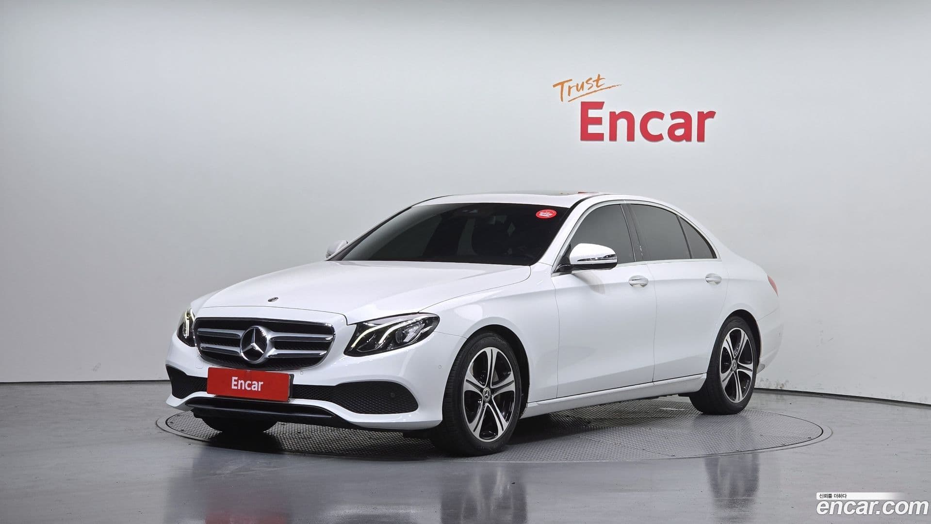 Main__Slider__Photo:E-Class Mercedes-Benz 2018.9-0