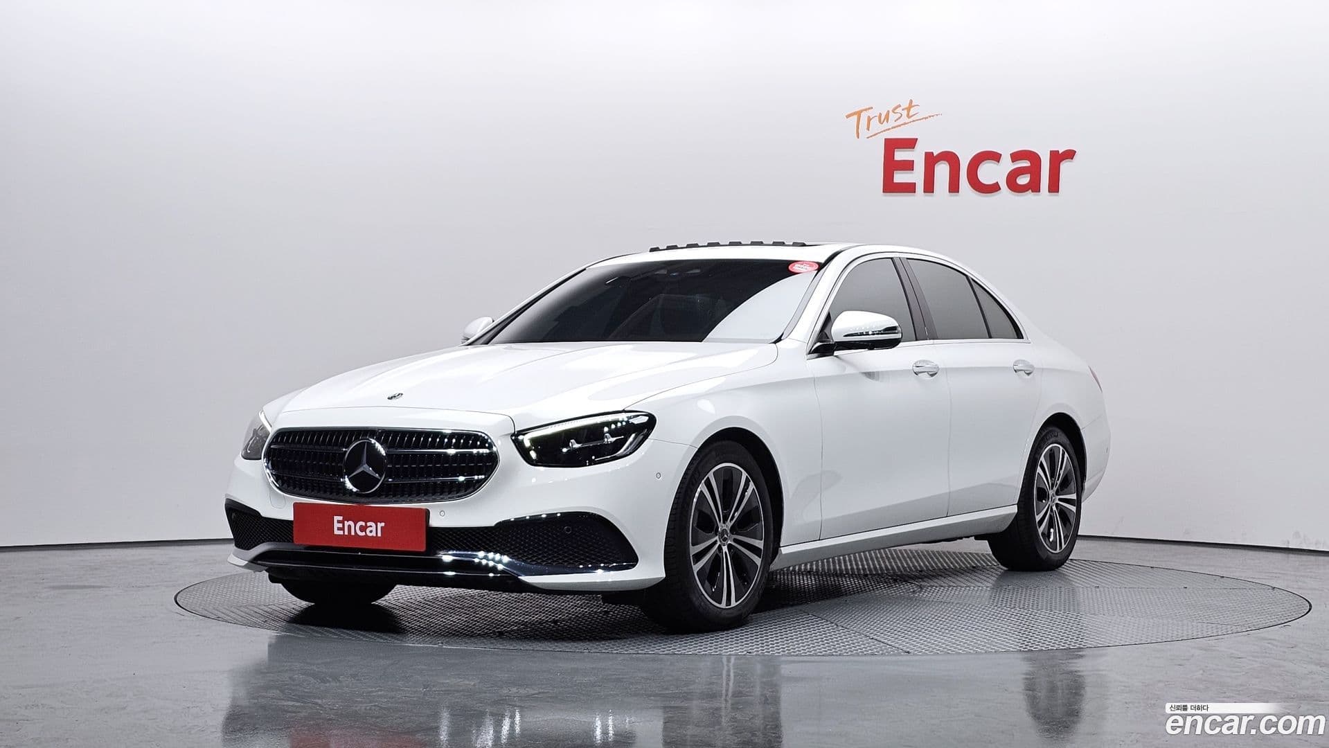 Main__Slider__Photo:E-Class Mercedes-Benz 2020.10-0