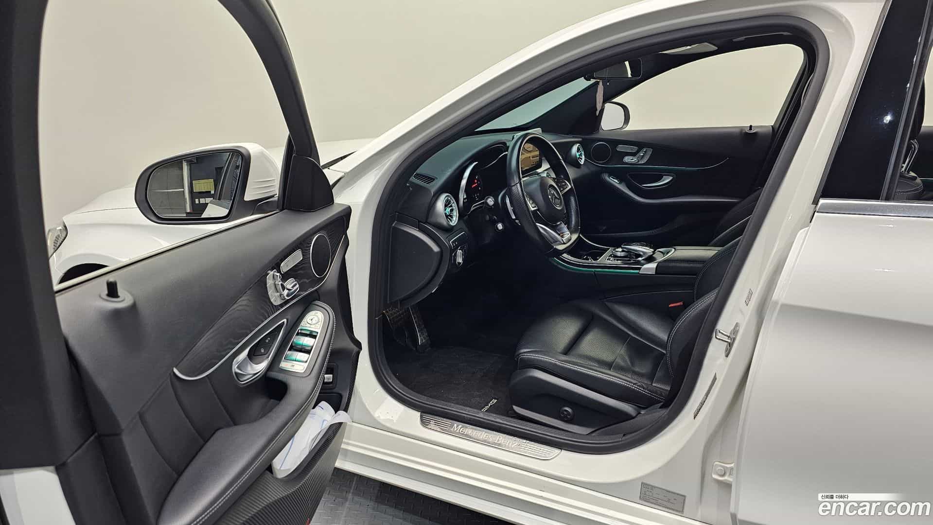 C-Class Mercedes-Benz 2016.10-INNER-10