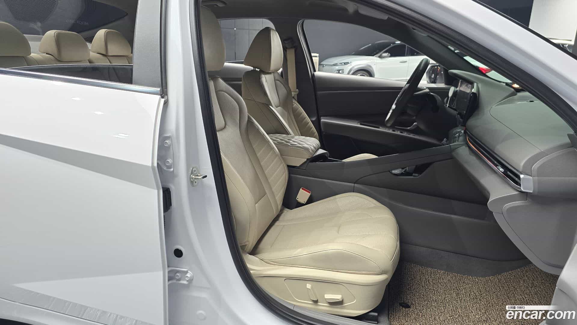 AVANTE Hyundai 2023.10-INNER-010