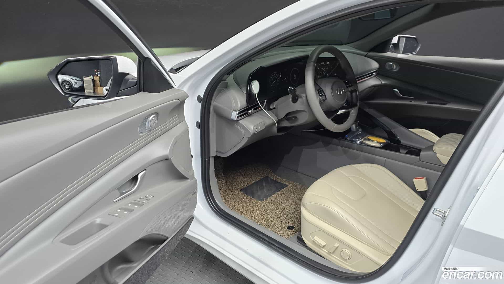 AVANTE Hyundai 2023.10-OPTION-015
