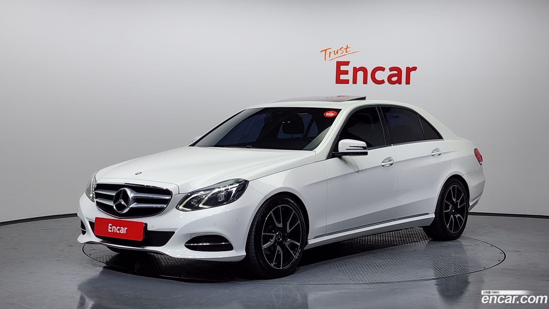 Main__Slider__Photo:E-Class Mercedes-Benz 2016.0-0