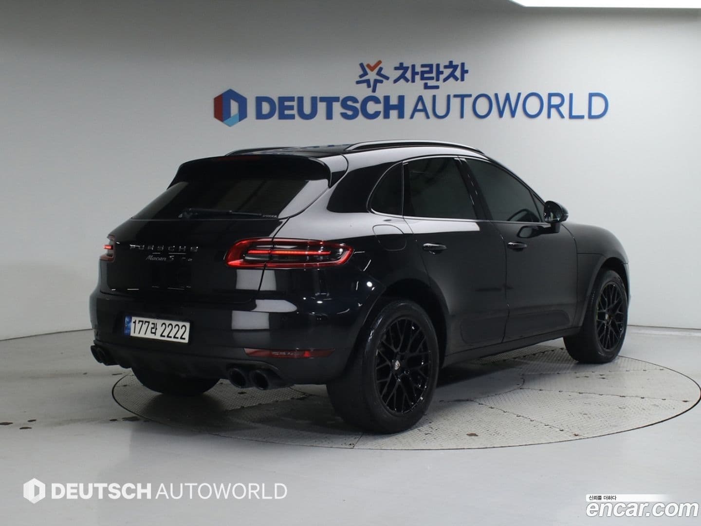 Main__Slider__Photo:Macan Porsche 2015.9-0