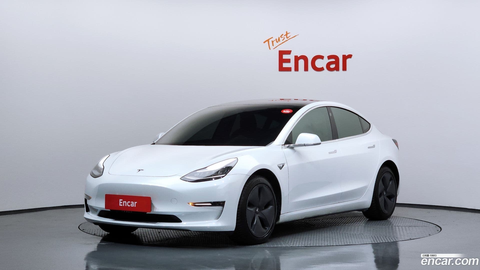 Main__Slider__Photo:Model 3 Tesla 2020.5-0