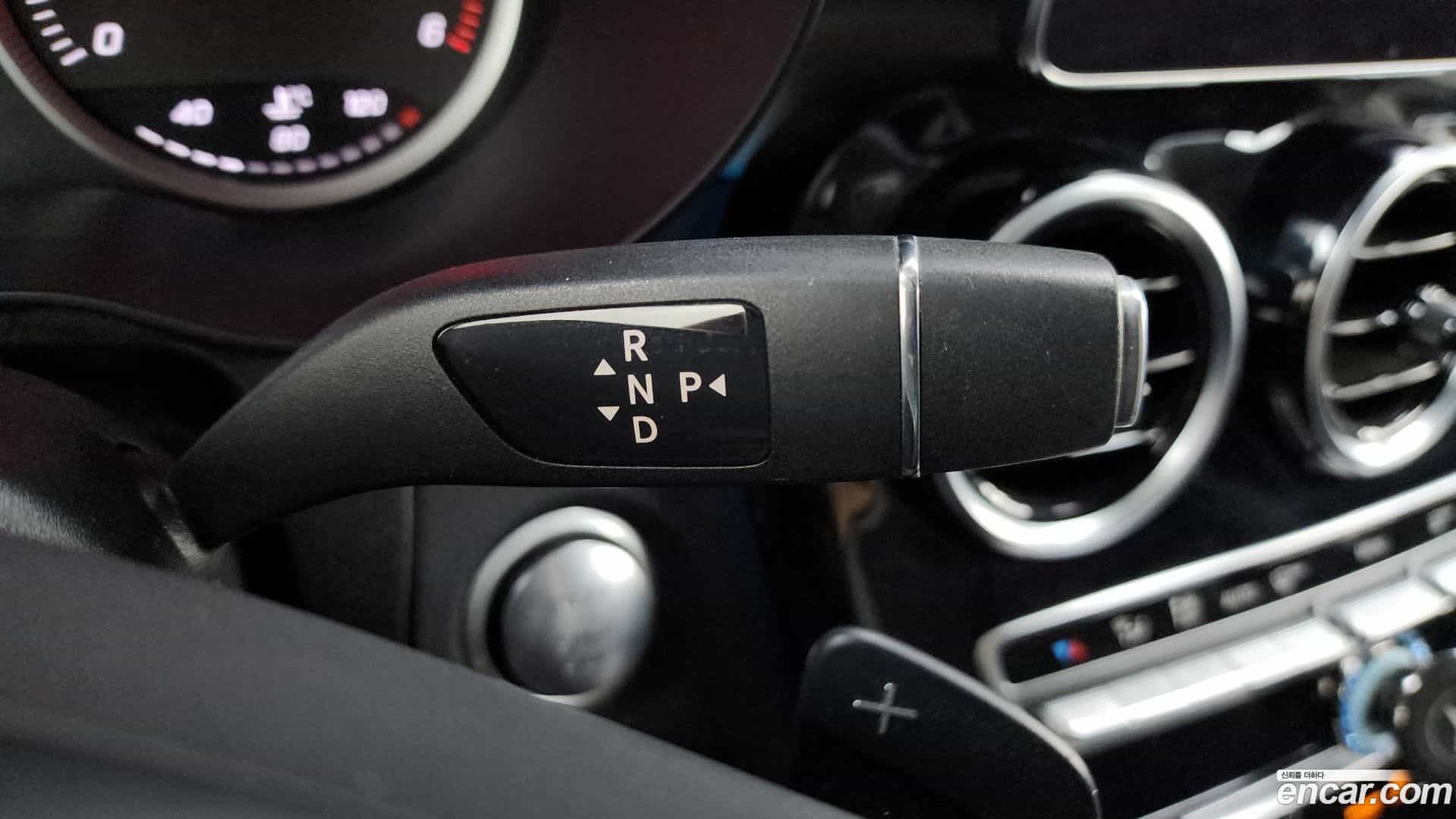 GLC-Class Mercedes-Benz 2018.3-INNER-009