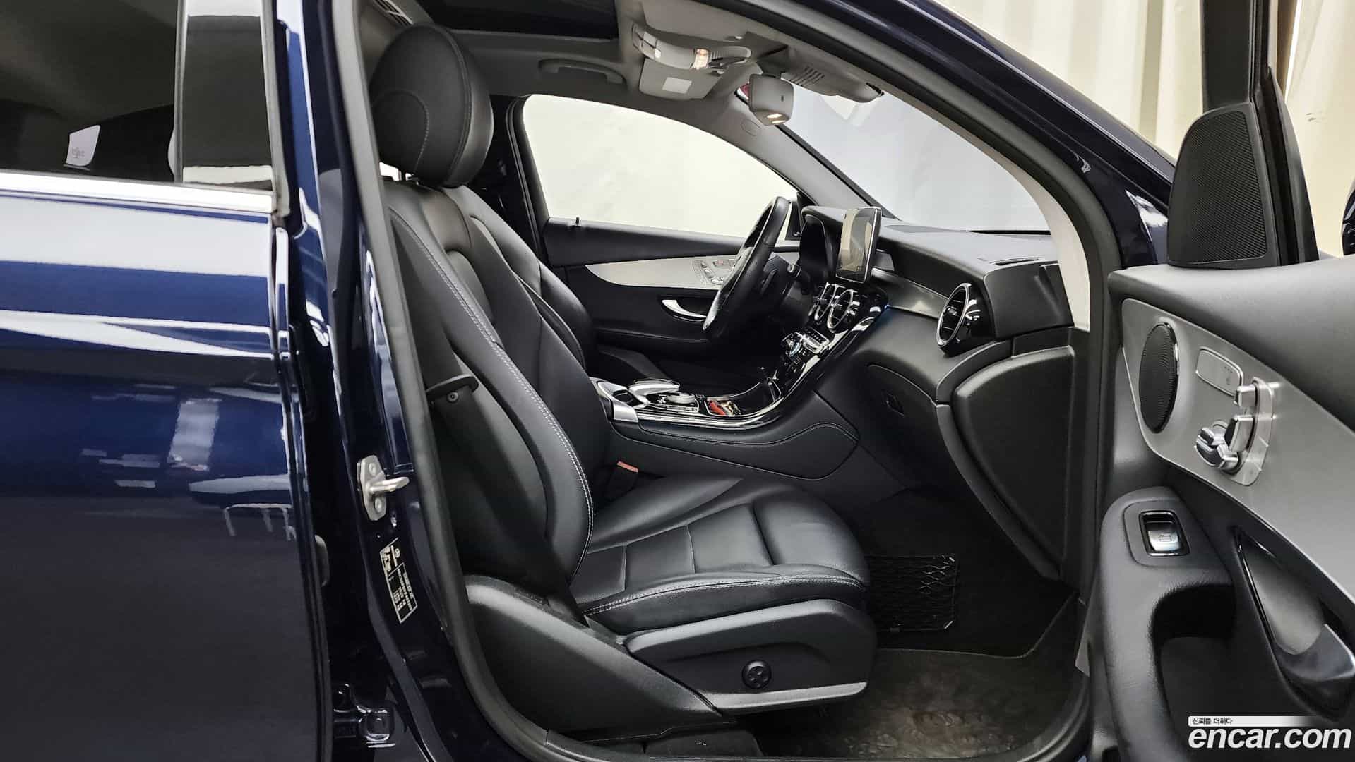 GLC-Class Mercedes-Benz 2018.3-OPTION-015
