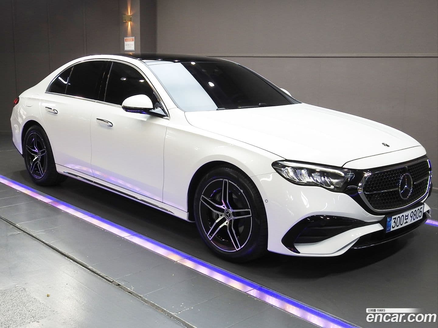 Main__Slider__Photo:E-Class Mercedes-Benz 2025.11-0
