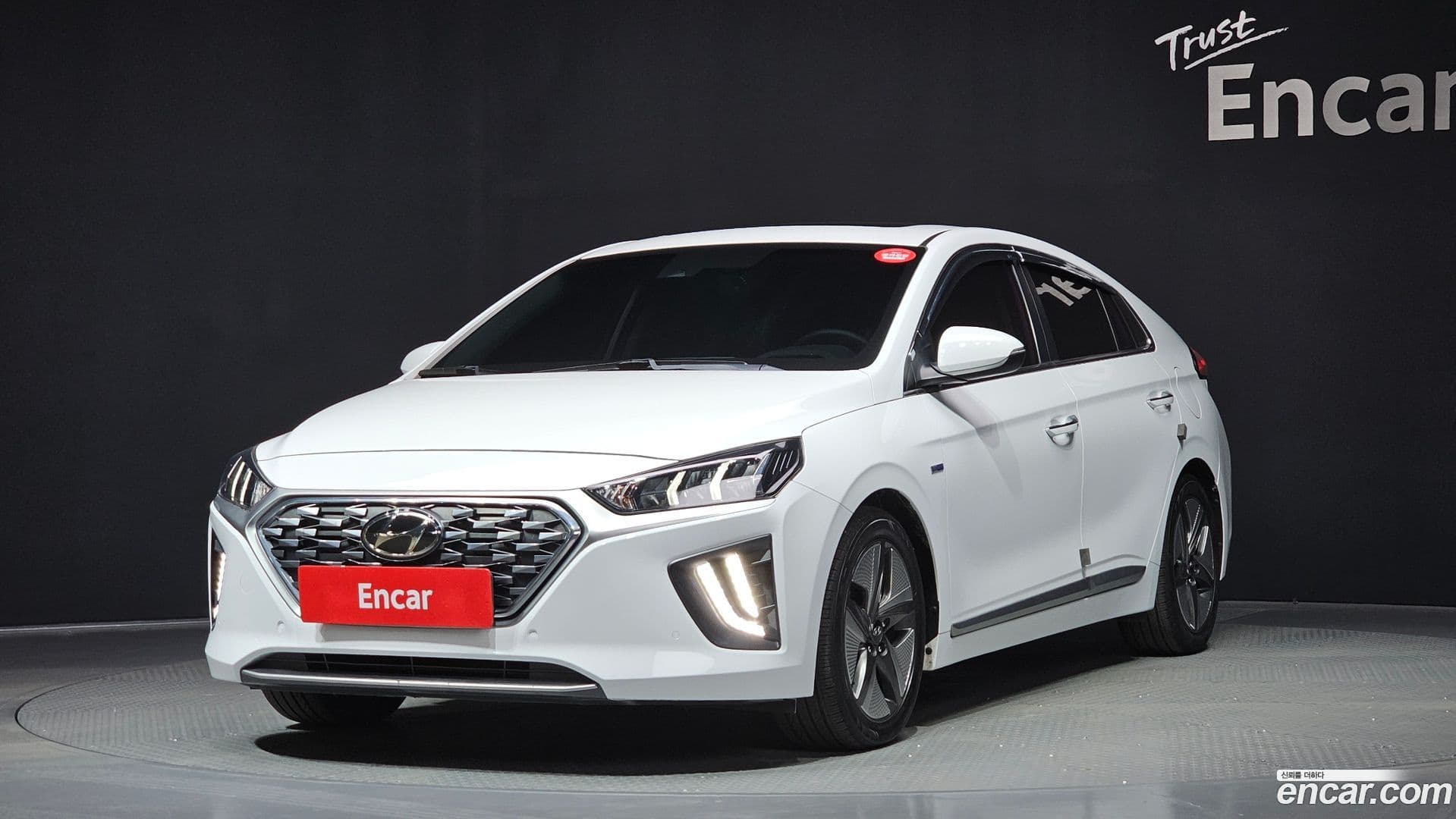 Main__Slider__Photo:Ioniq Hyundai 2019.10-0