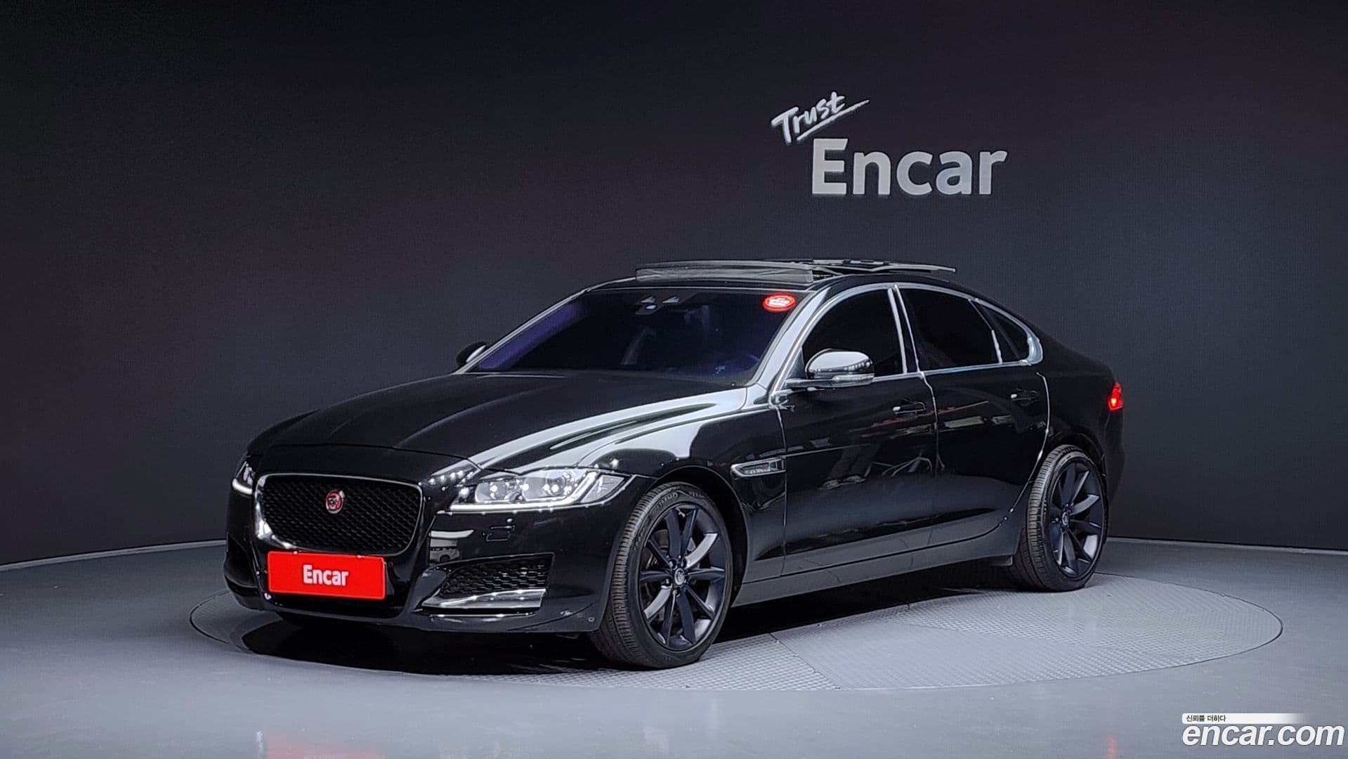 Main__Slider__Photo:XF Jaguar 2018.7-0
