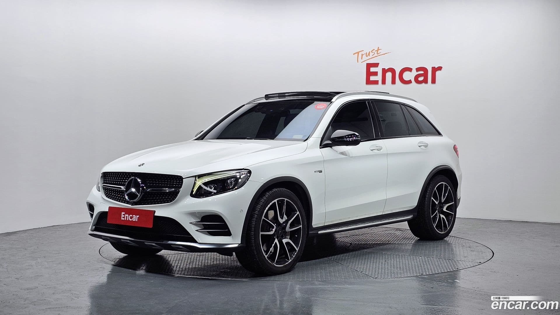 Main__Slider__Photo:GLC-Class Mercedes-Benz 2018.6-0