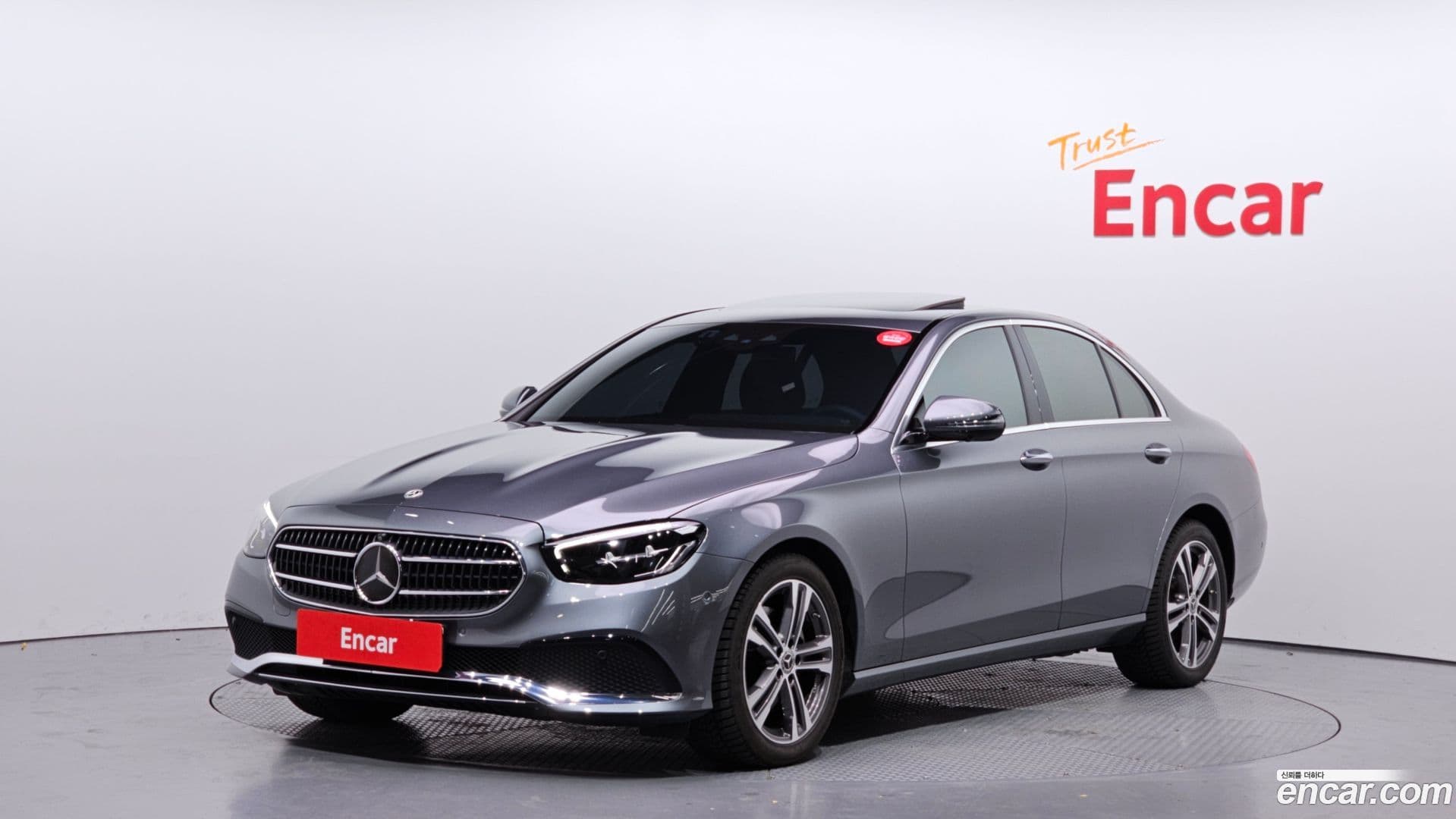 Main__Slider__Photo:E-Class Mercedes-Benz 2023.11-0