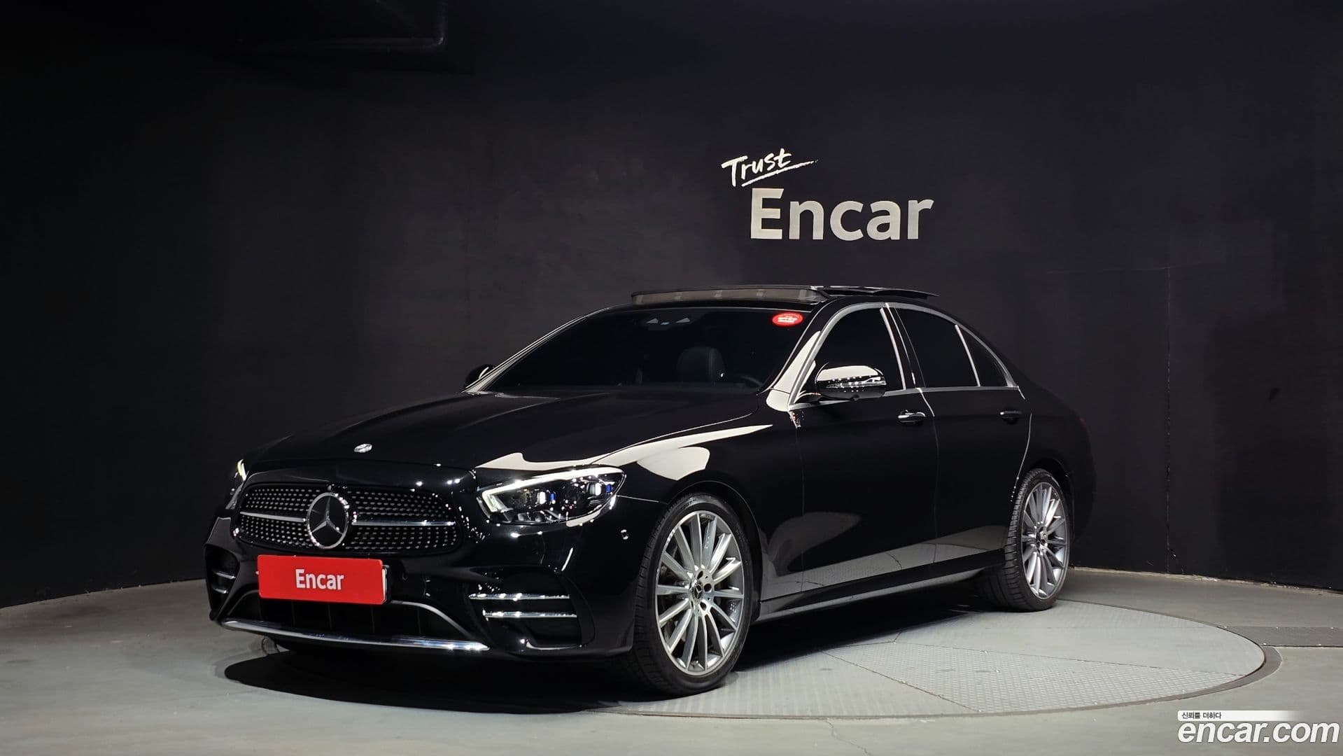 Main__Slider__Photo:E-Class Mercedes-Benz 2022.6-0