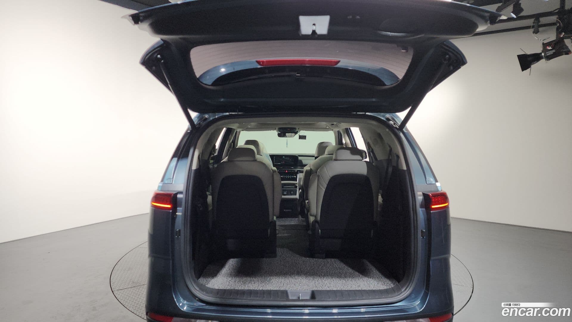 Main__Slider__Photo:Canival Kia 2021.6-19