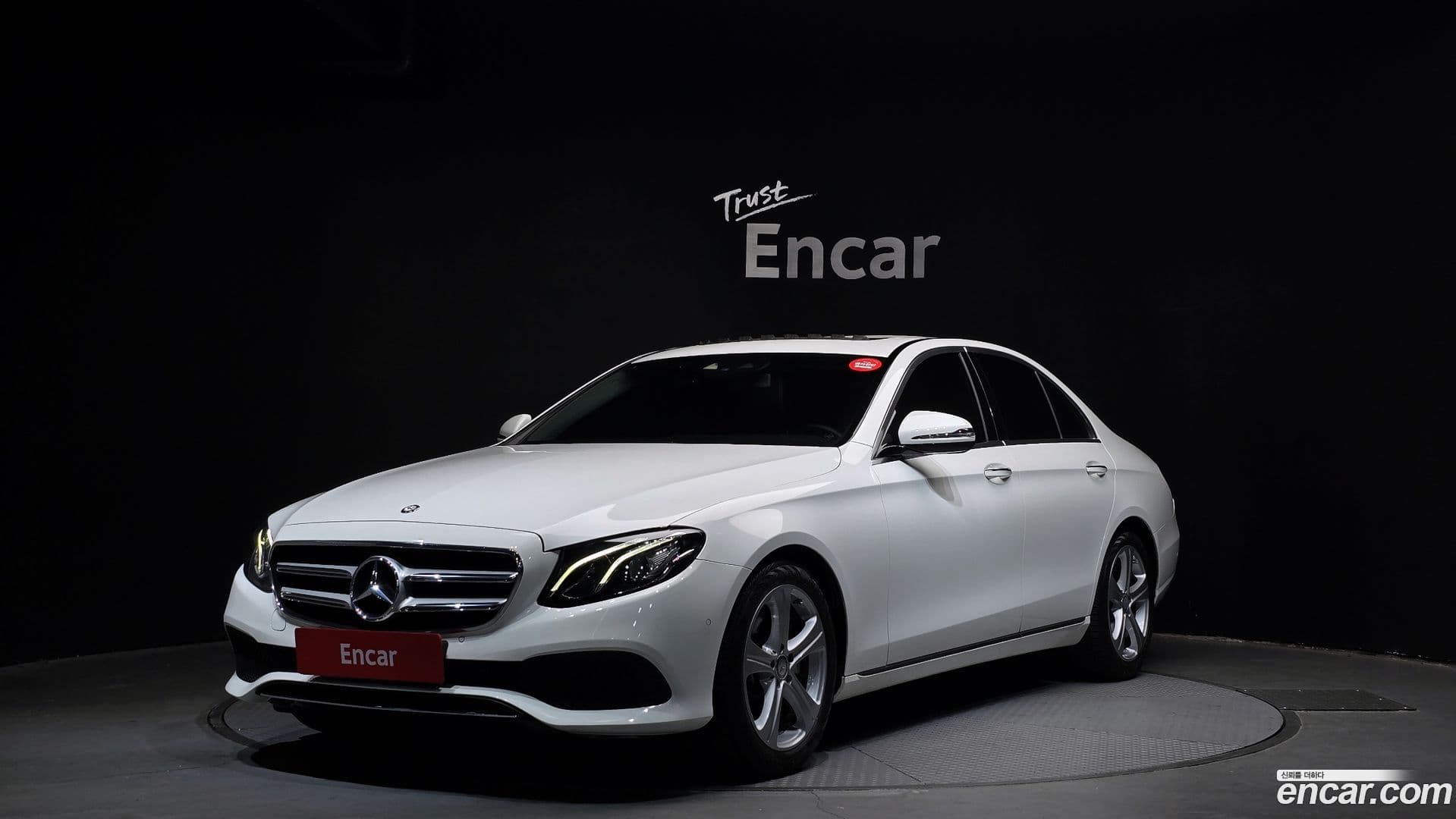 Main__Slider__Photo:E-Class Mercedes-Benz 2017.1-0