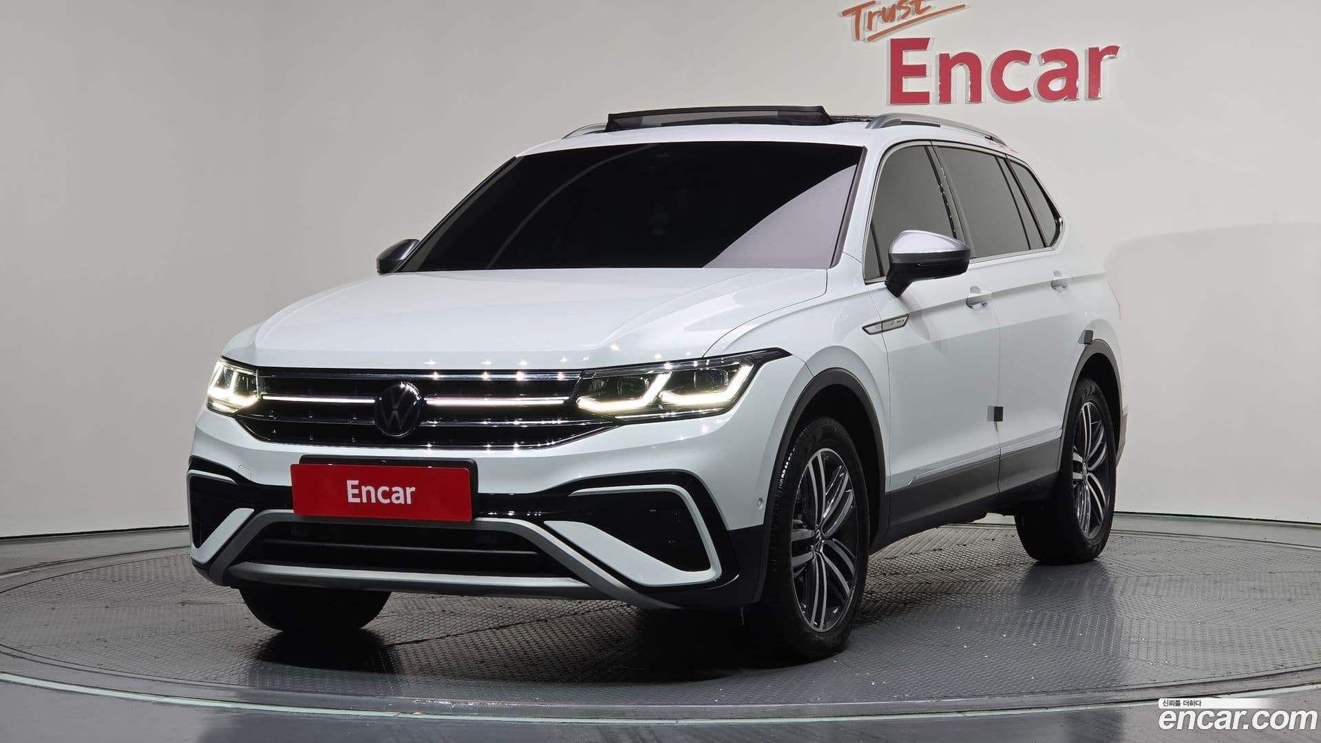 Main__Slider__Photo:Tiguan Volkswagen 2022.11-0