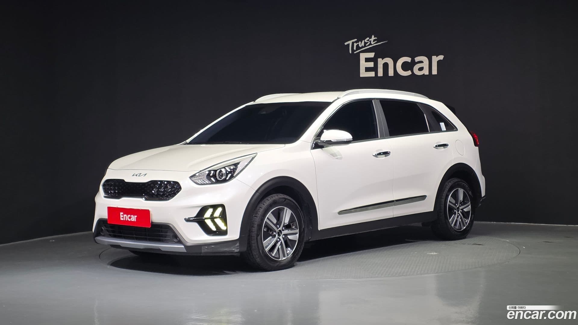 Main__Slider__Photo:Niro Kia 2021.8-0