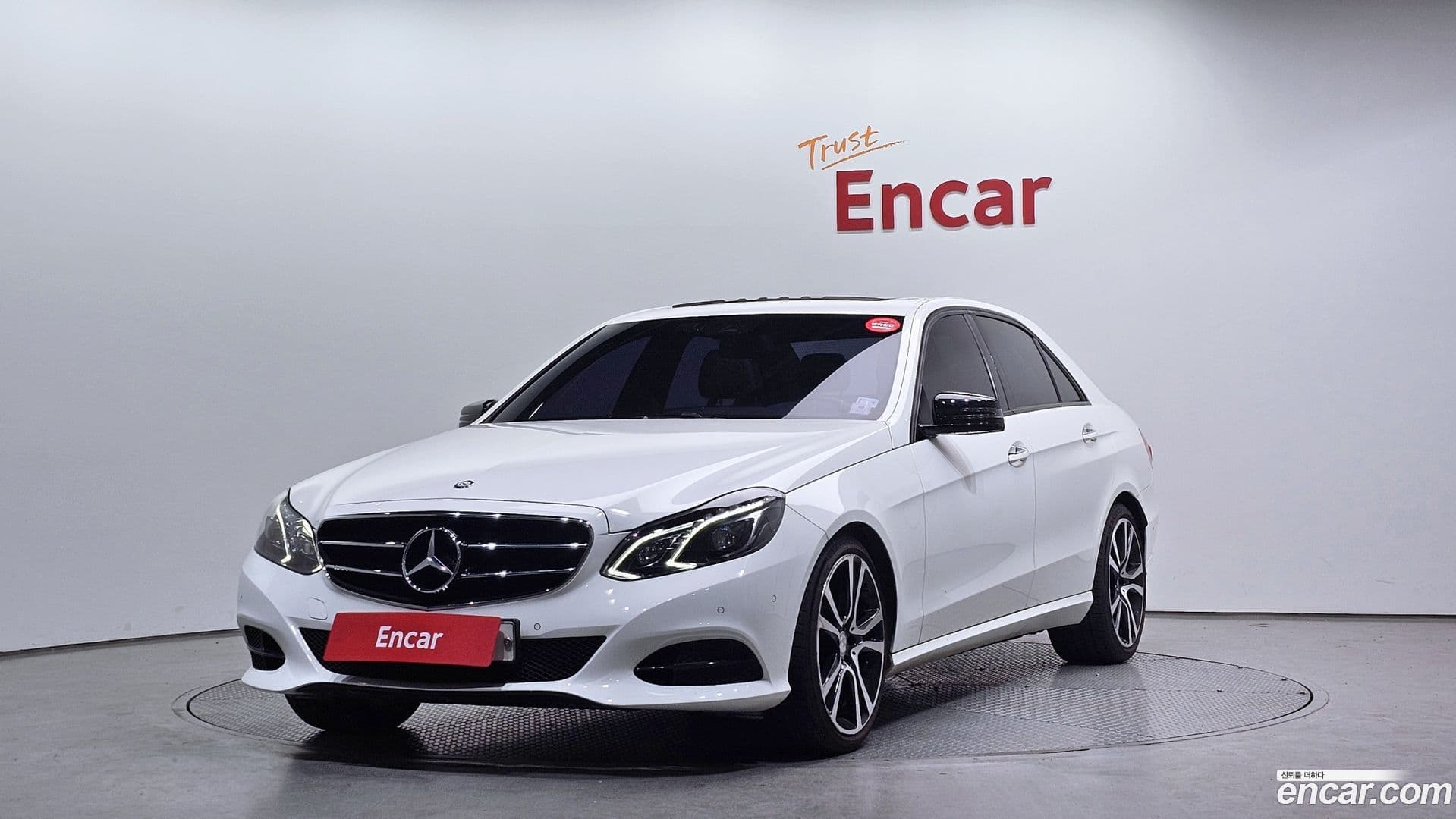 Main__Slider__Photo:E-Class Mercedes-Benz 2015.11-0