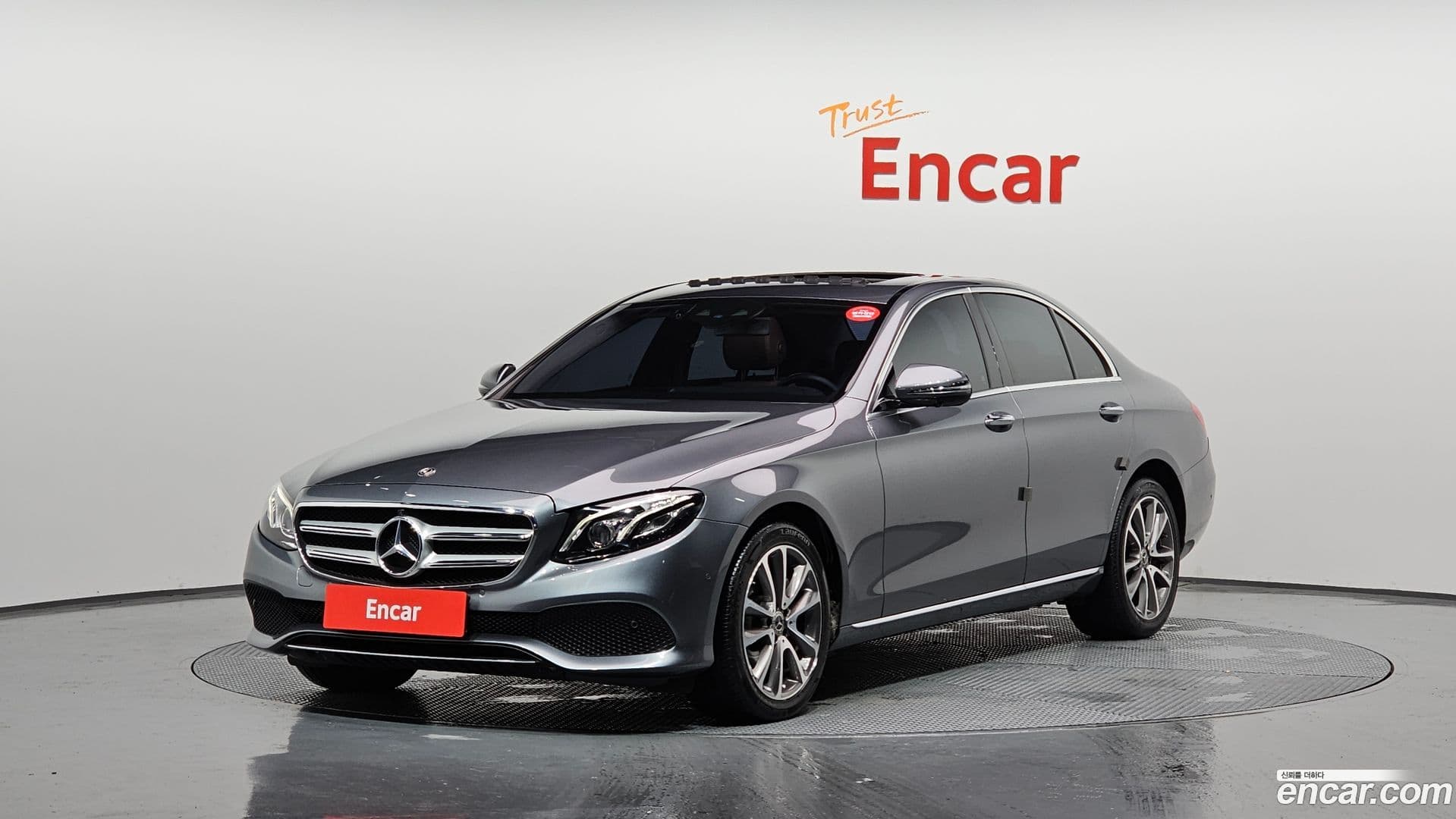 Main__Slider__Photo:E-Class Mercedes-Benz 2019.3-0