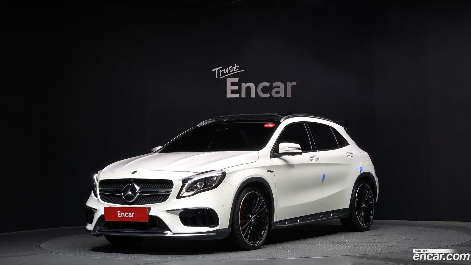 Main__Slider__Photo:GLA-Class Mercedes-Benz 2019.11-0