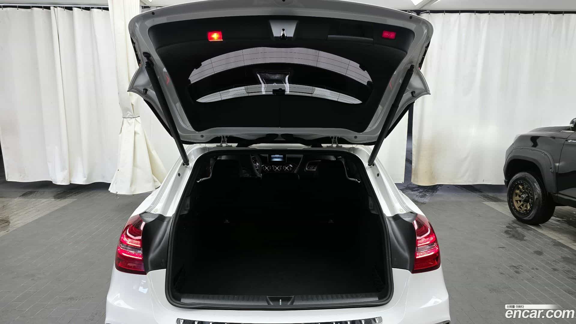 GLA-Class Mercedes-Benz 2019.11-OPTION-024