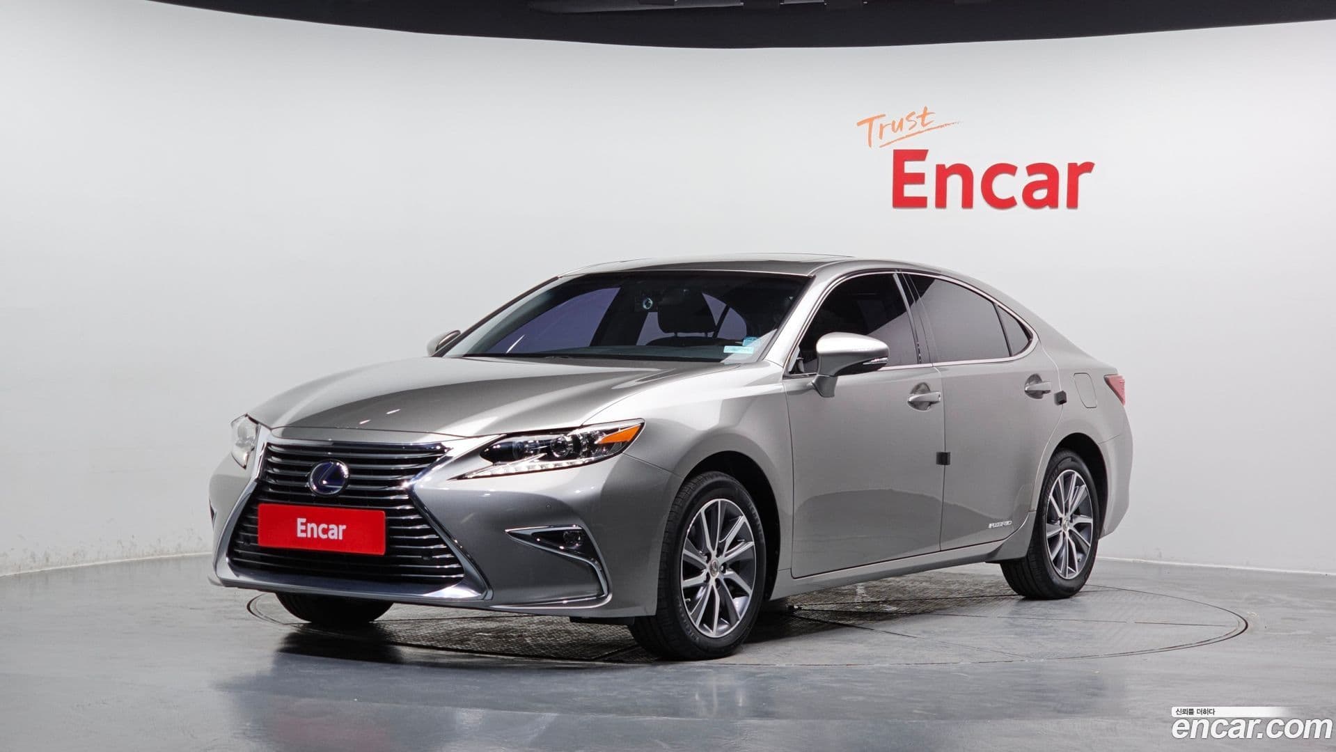 Main__Slider__Photo:ES Lexus 2017.5-0