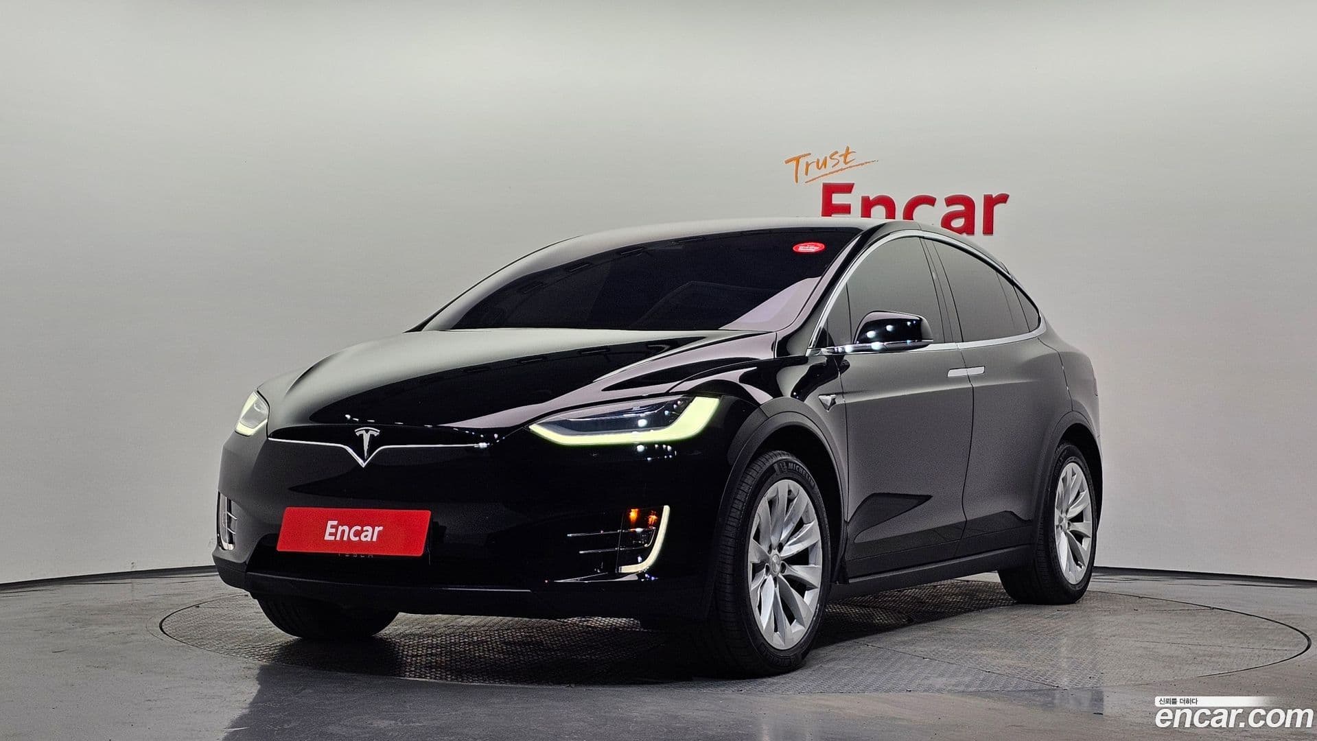 Main__Slider__Photo:Model X Tesla 2020.10-0