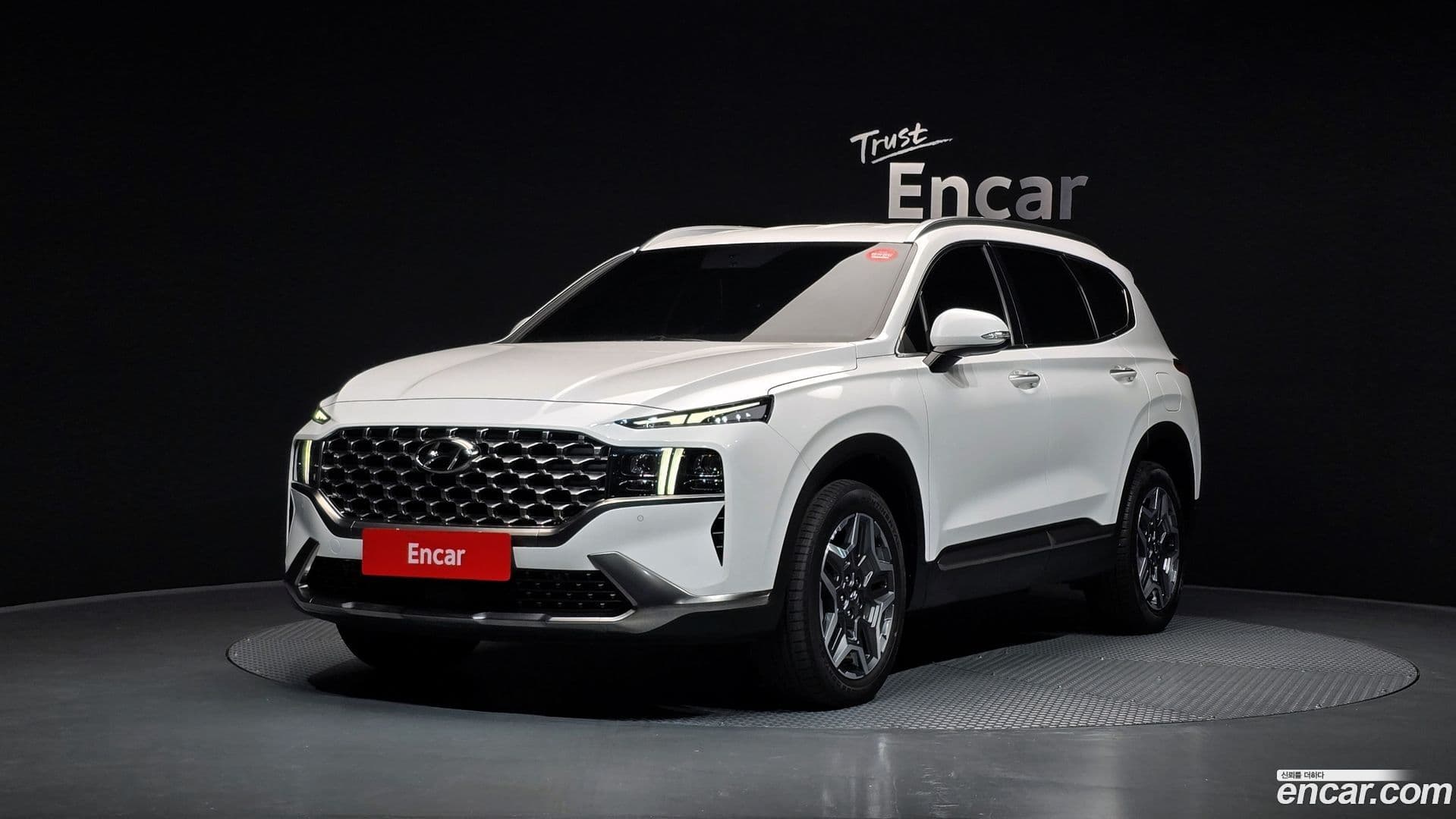 Main__Slider__Photo:Santafe Hyundai 2022.10-0