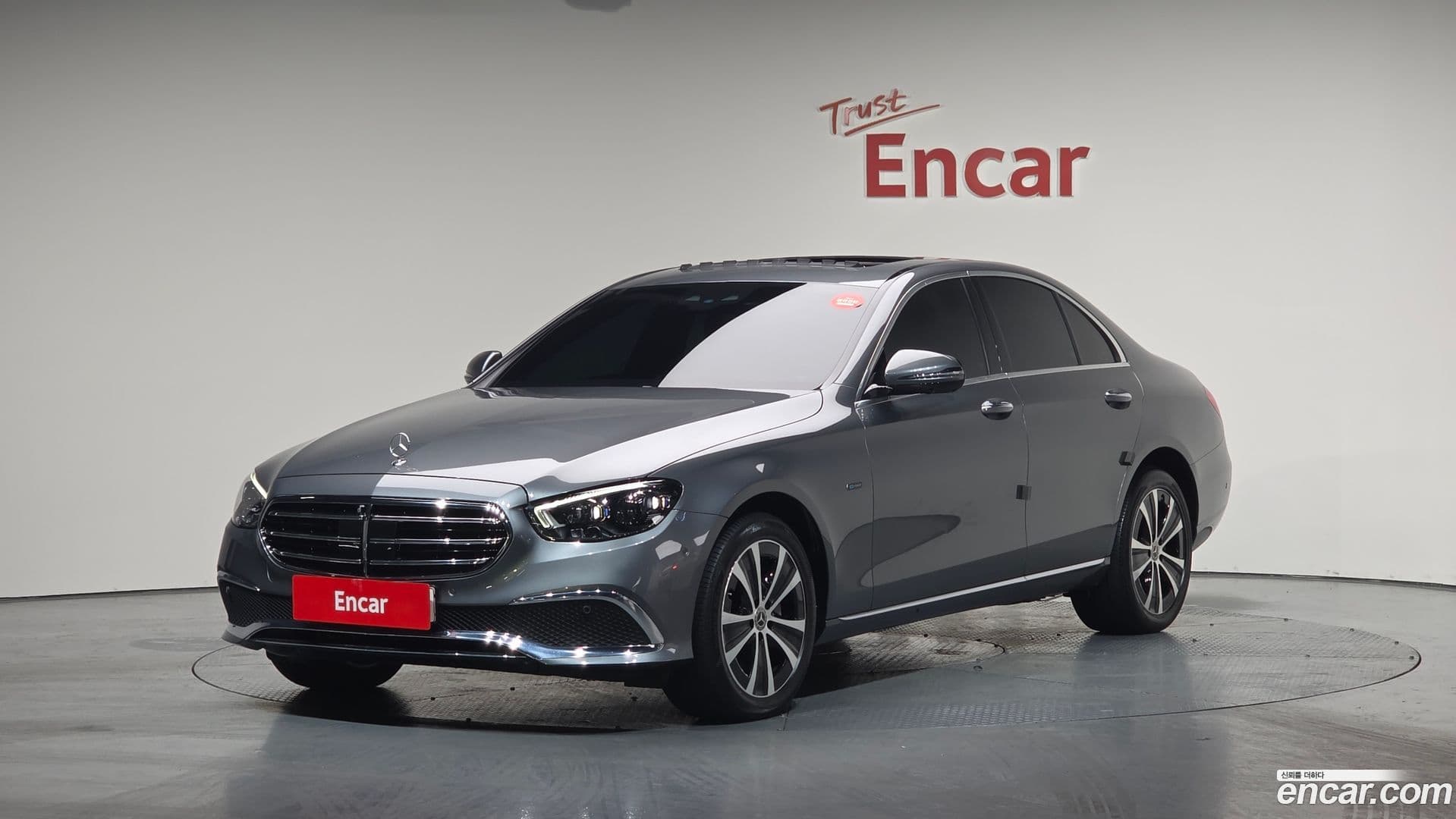 Main__Slider__Photo:E-Class Mercedes-Benz 2020.11-0