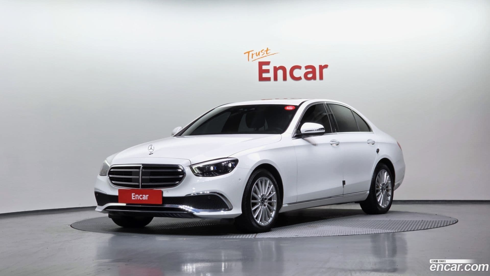 Main__Slider__Photo:E-Class Mercedes-Benz 2021.1-0