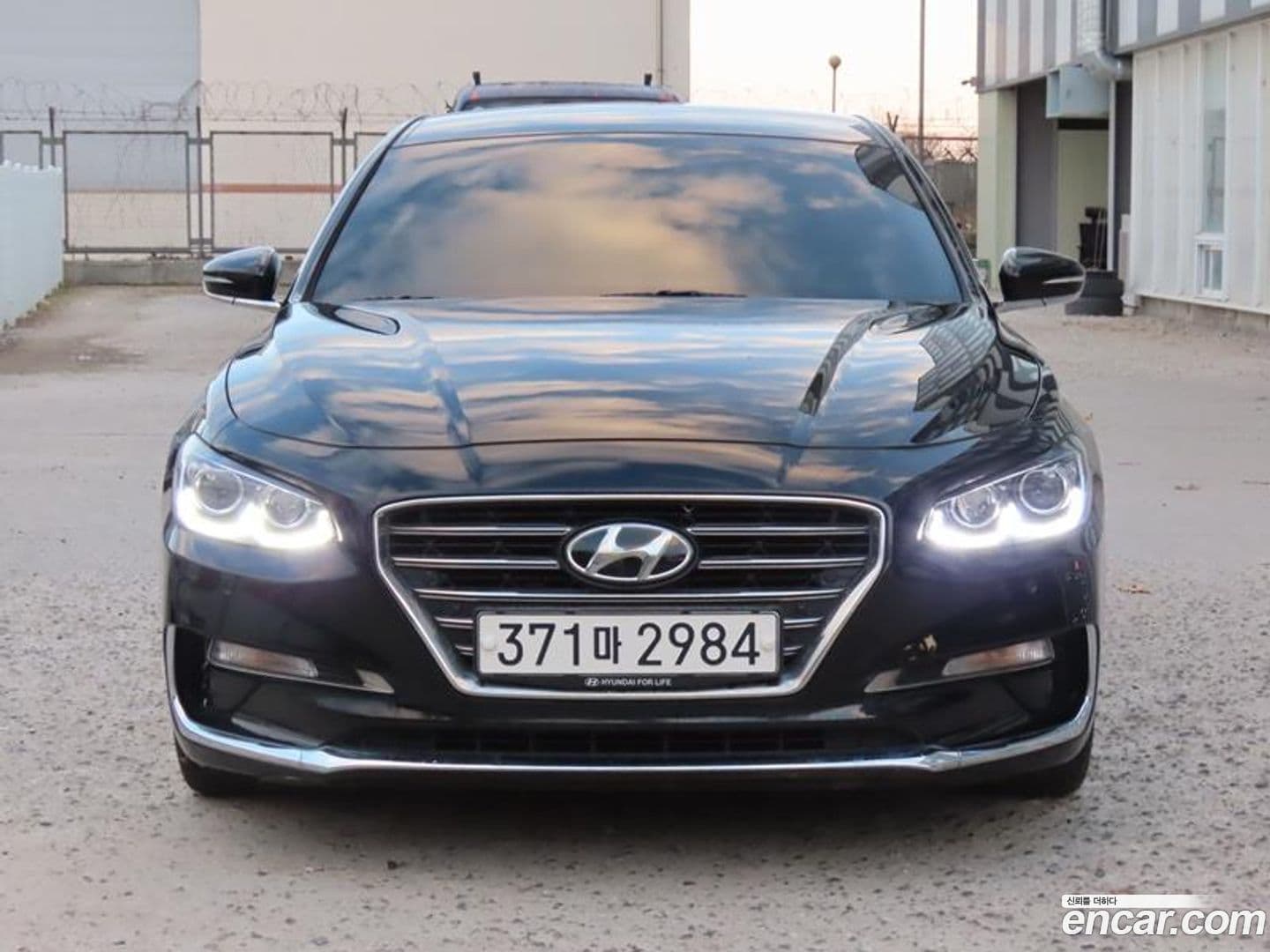 Main__Slider__Photo:Grandeur Hyundai 2019.4-0