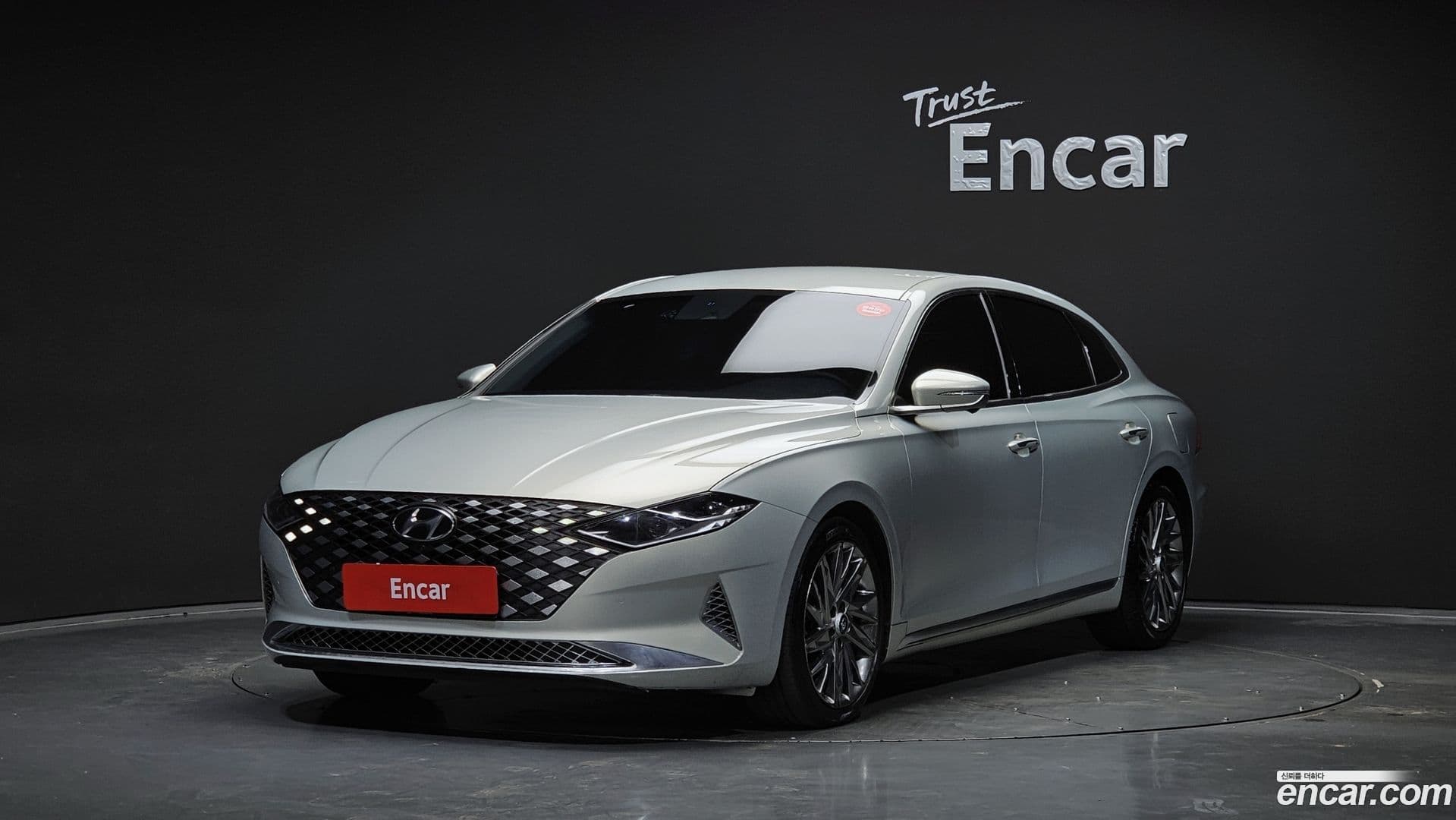 Main__Slider__Photo:Grandeur Hyundai 2020.7-0