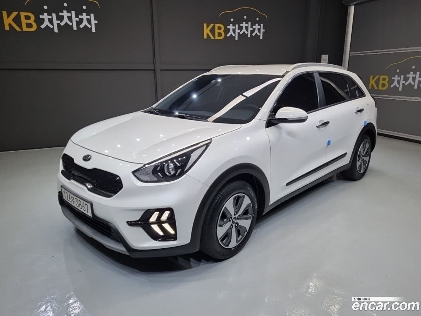 Main__Slider__Photo:Niro Kia 2021.1-0