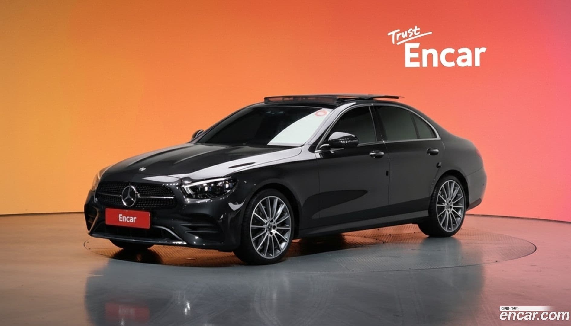 Main__Slider__Photo:E-Class Mercedes-Benz 2020.11-0