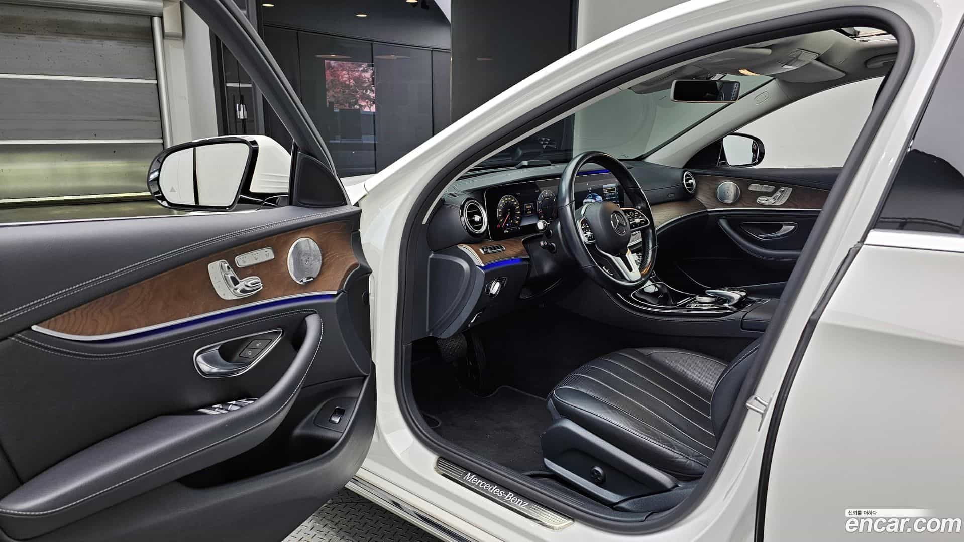 E-Class Mercedes-Benz 2018.11-OPTION-015