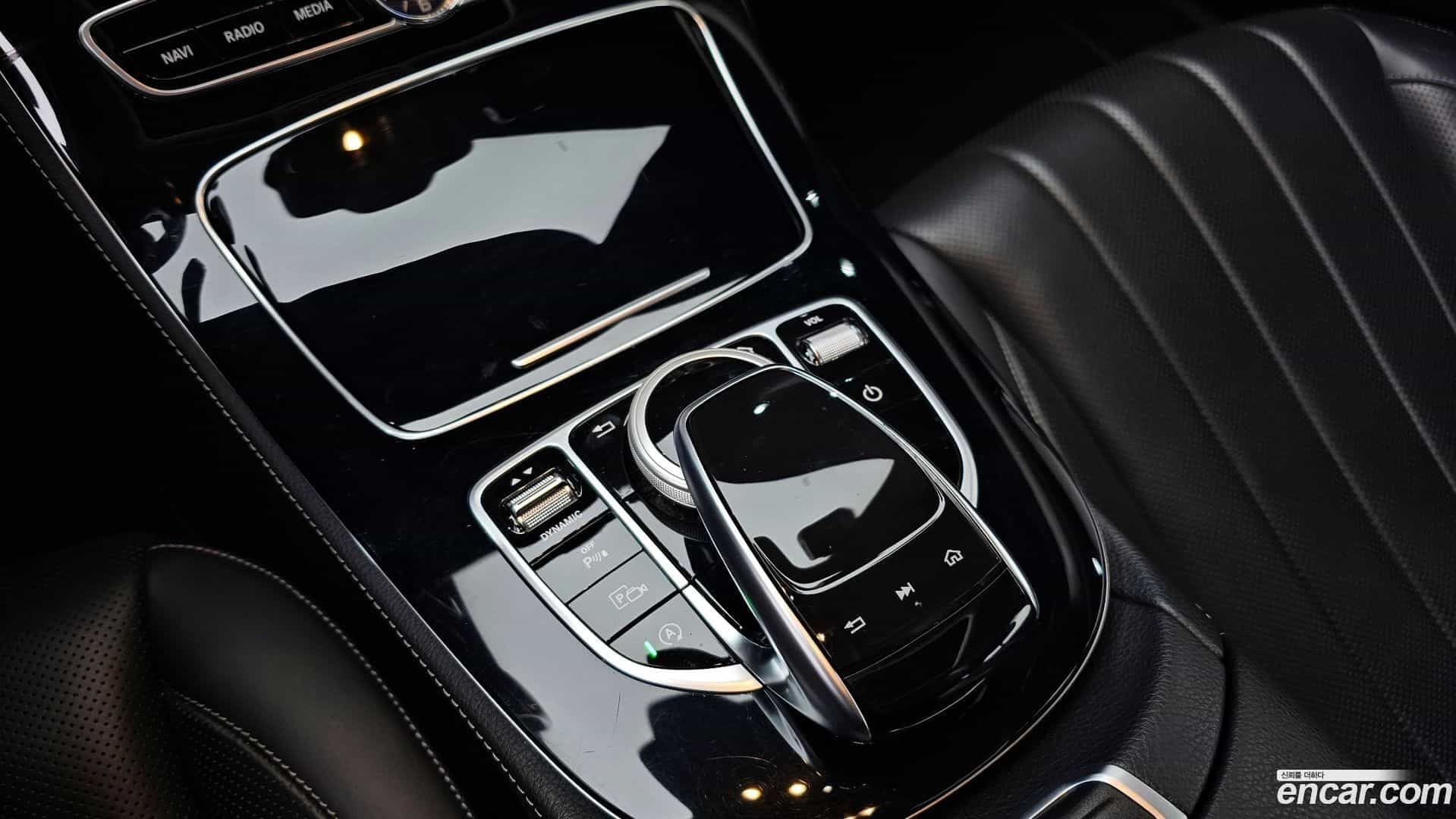 E-Class Mercedes-Benz 2018.11-OPTION-020