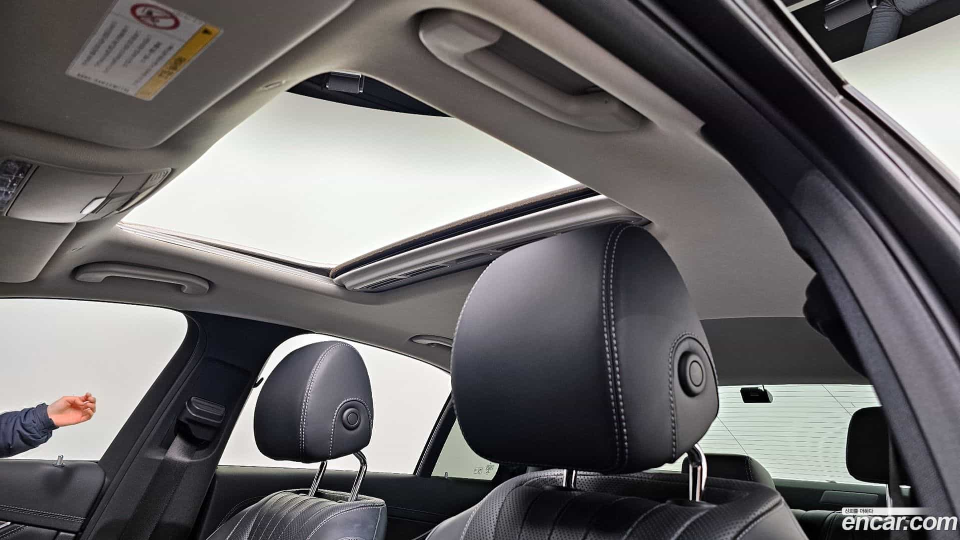 E-Class Mercedes-Benz 2018.11-OPTION-023