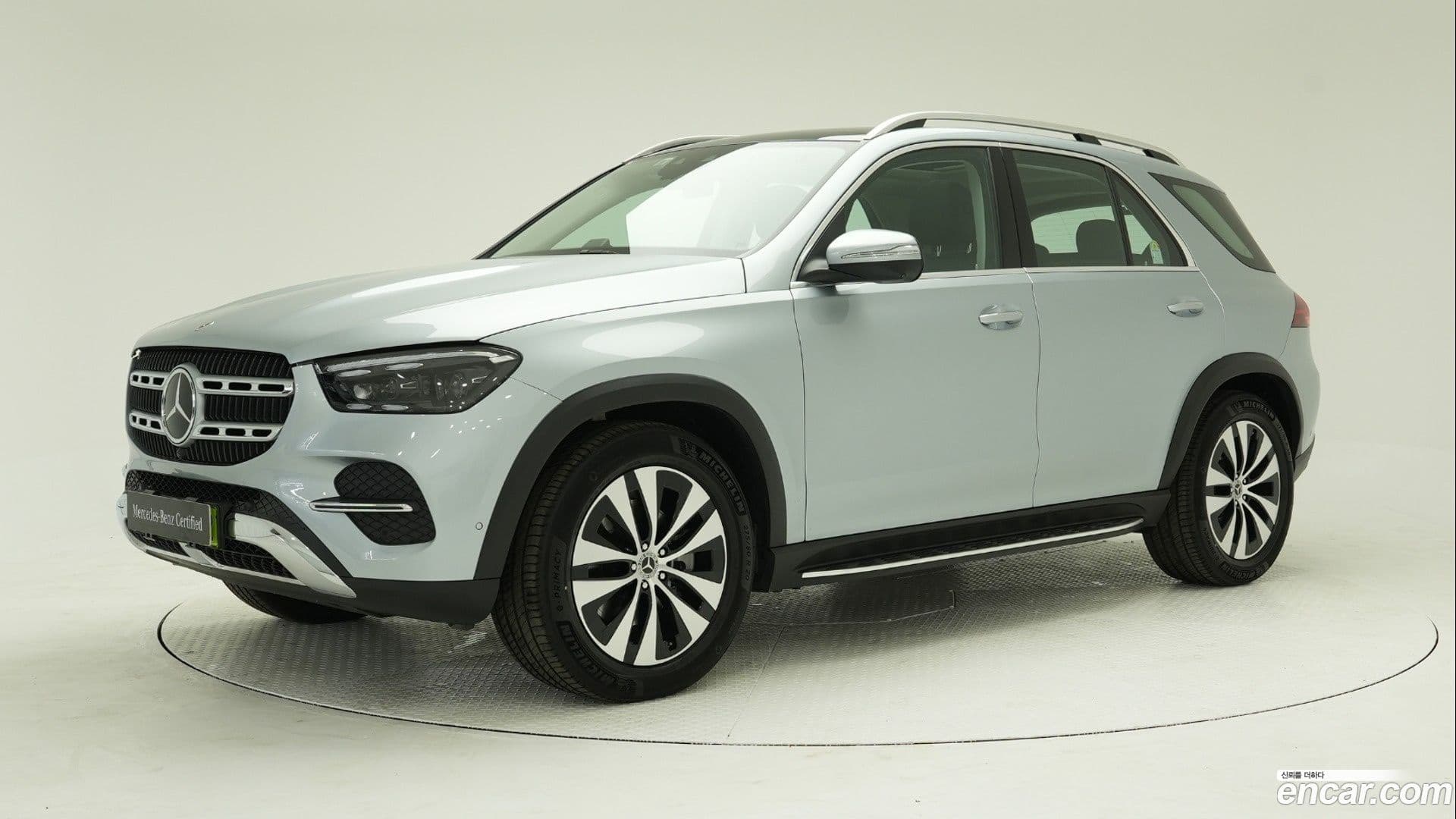 Main__Slider__Photo:GLE-Class Mercedes-Benz 2025.4-0