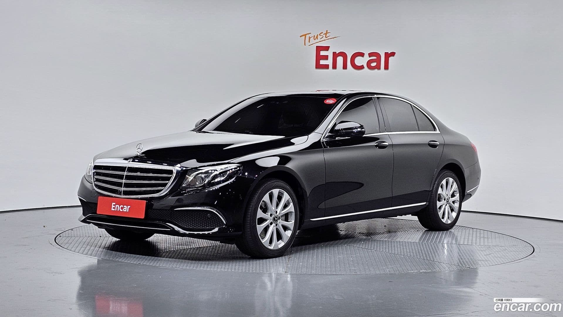 Main__Slider__Photo:E-Class Mercedes-Benz 2019.5-0