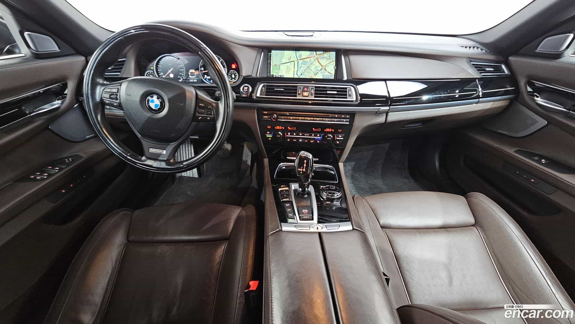 7-Series BMW 2015.9-INNER-007