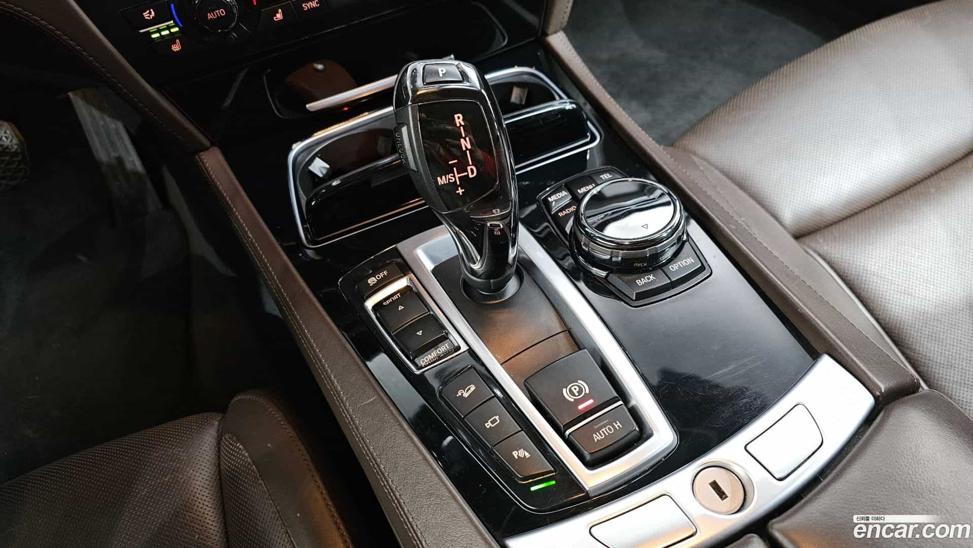 7-Series BMW 2015.9-INNER-009