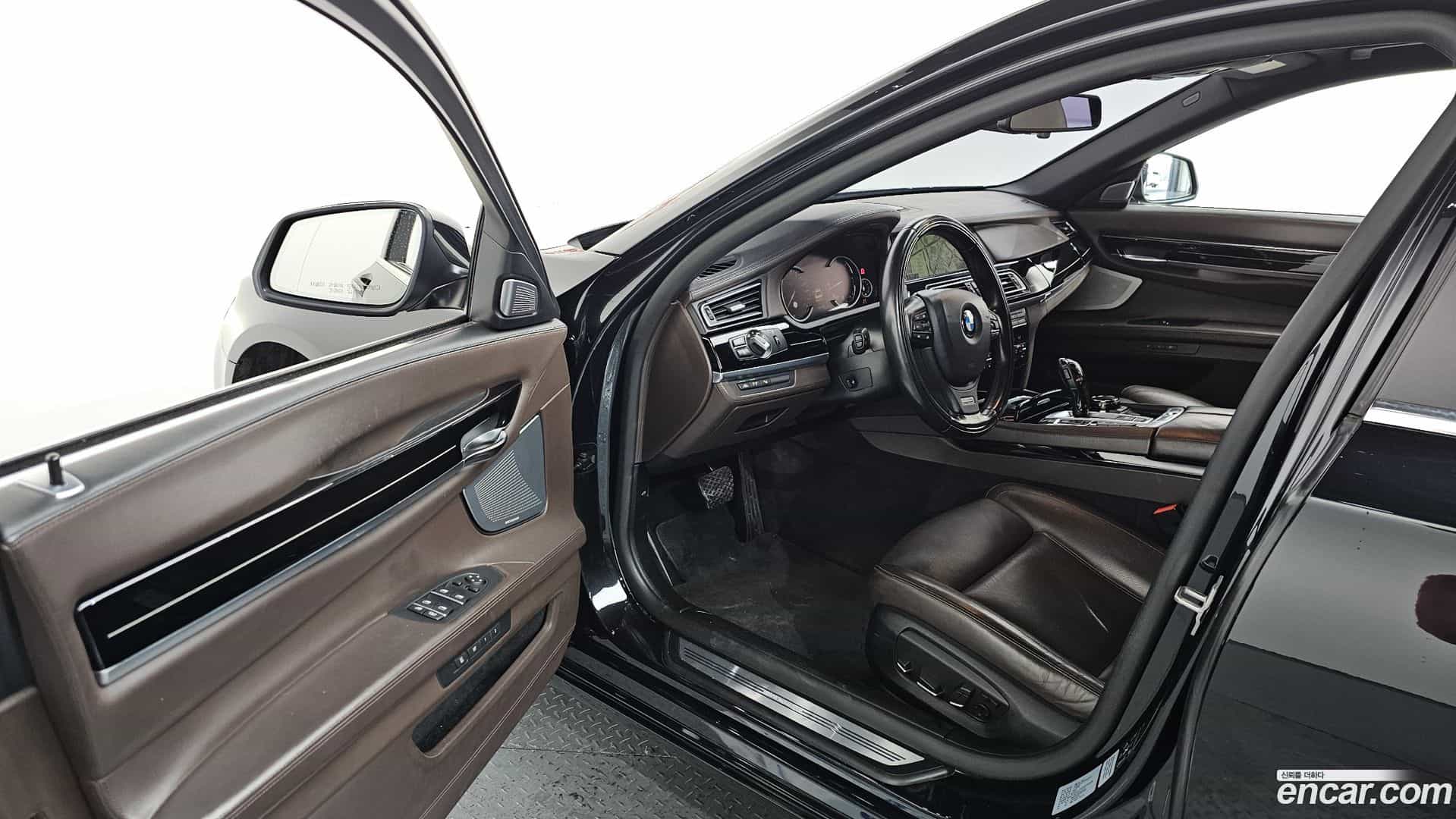 7-Series BMW 2015.9-INNER-010