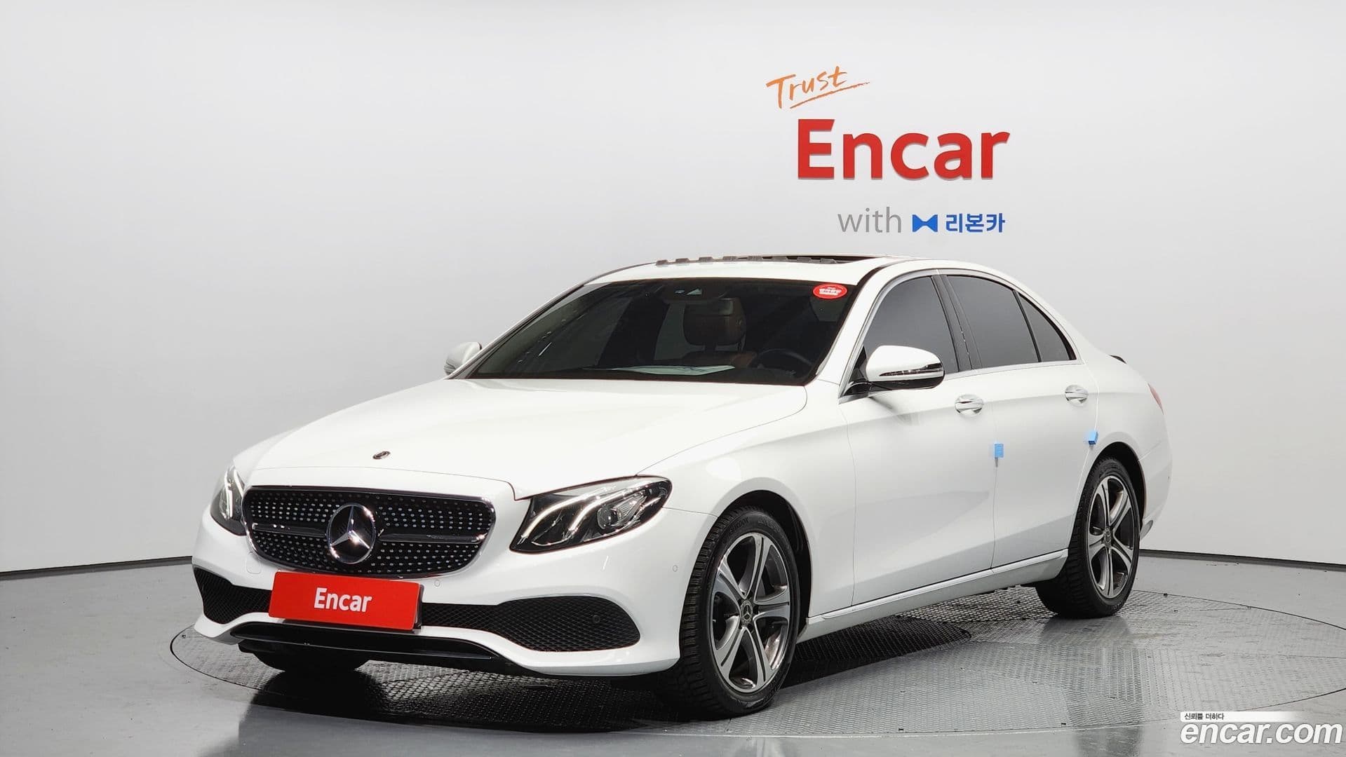 Main__Slider__Photo:E-Class Mercedes-Benz 2018.9-0