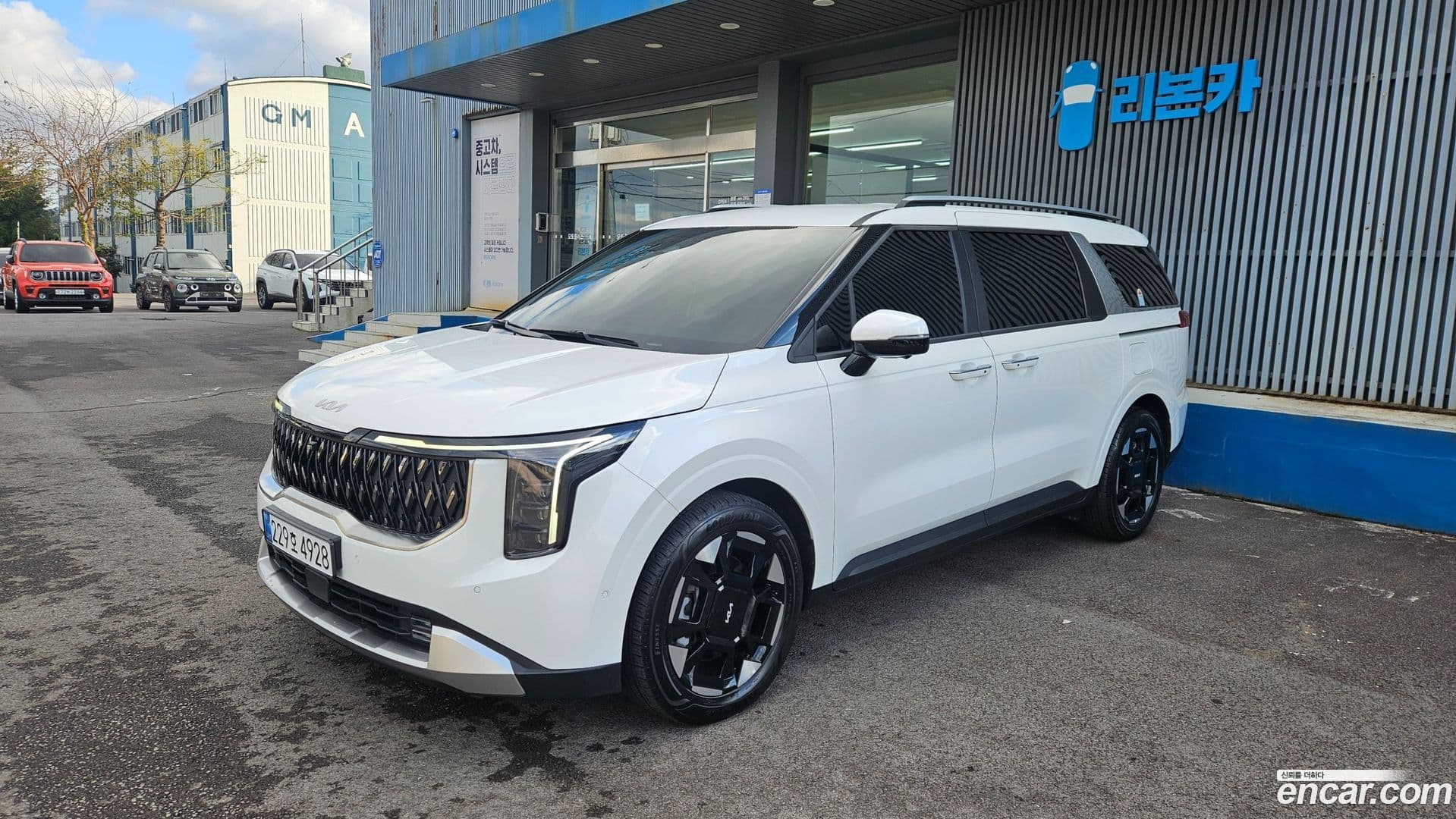 Main__Slider__Photo:Canival Kia 2024.9-0