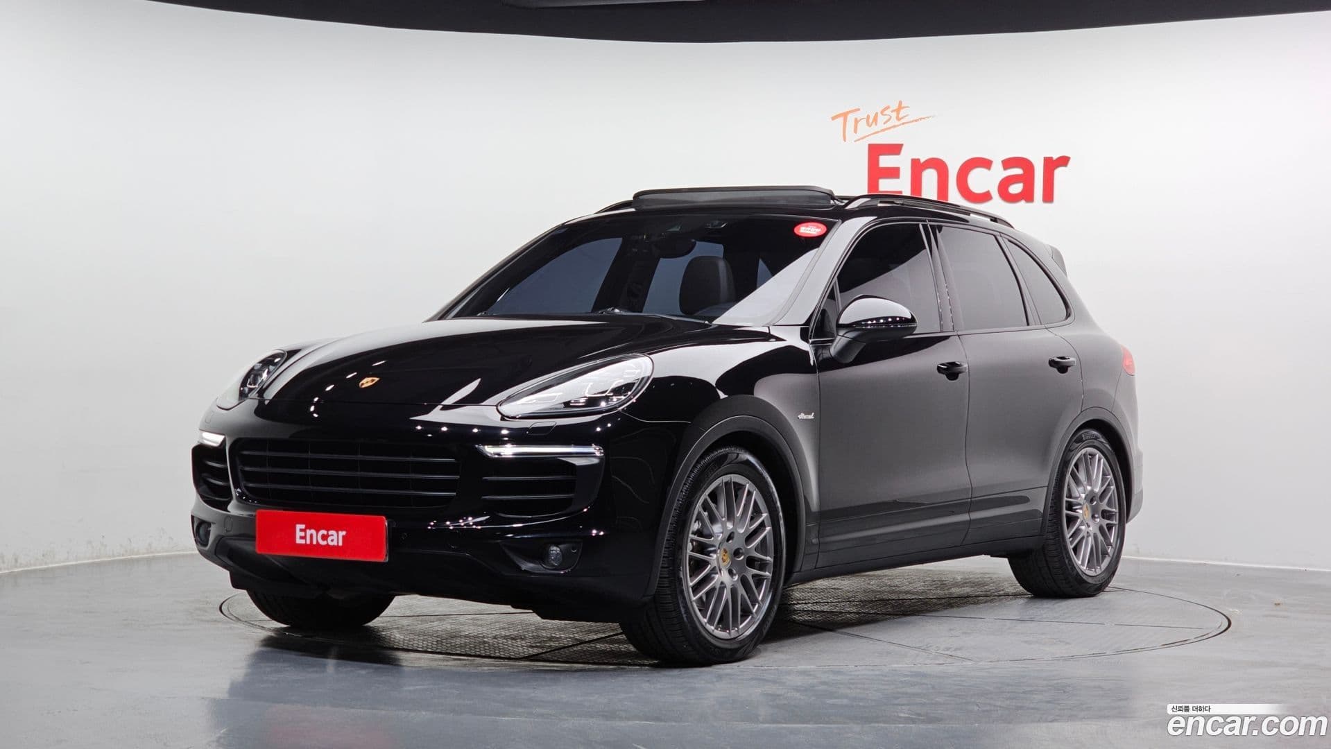 Main__Slider__Photo:Cayenne Porsche 2015.6-0